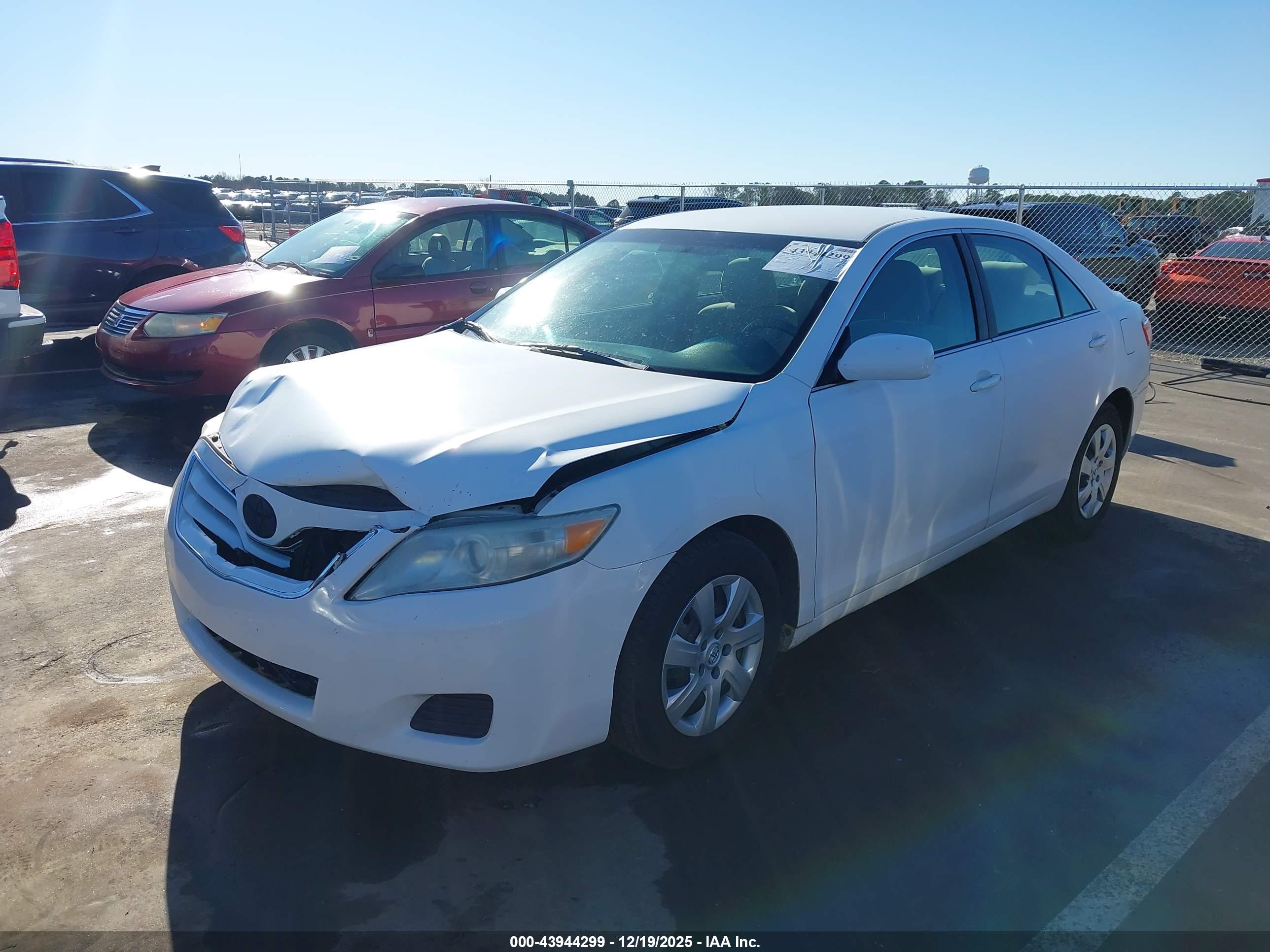 TOYOTA CAMRY image 2