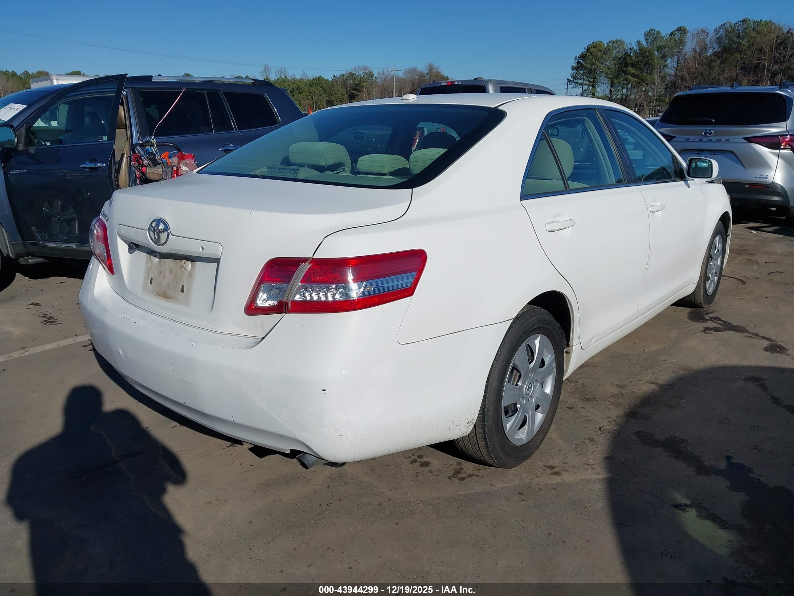 TOYOTA CAMRY image 4