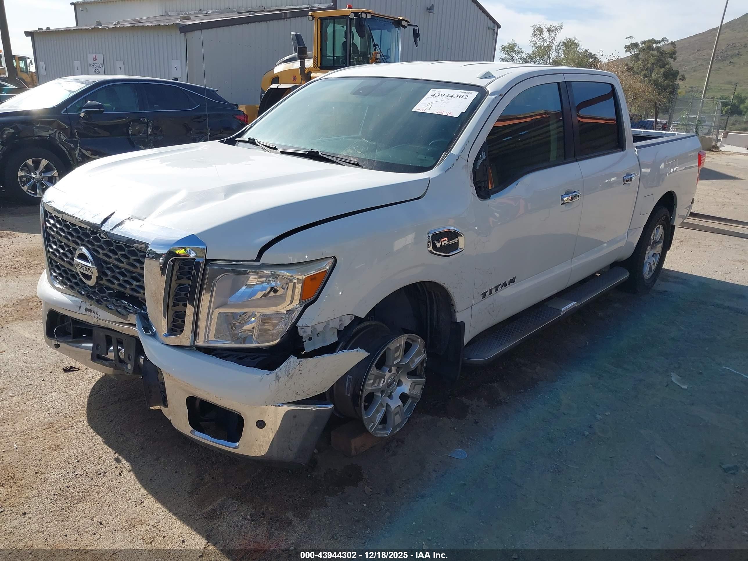 NISSAN TITAN image 2