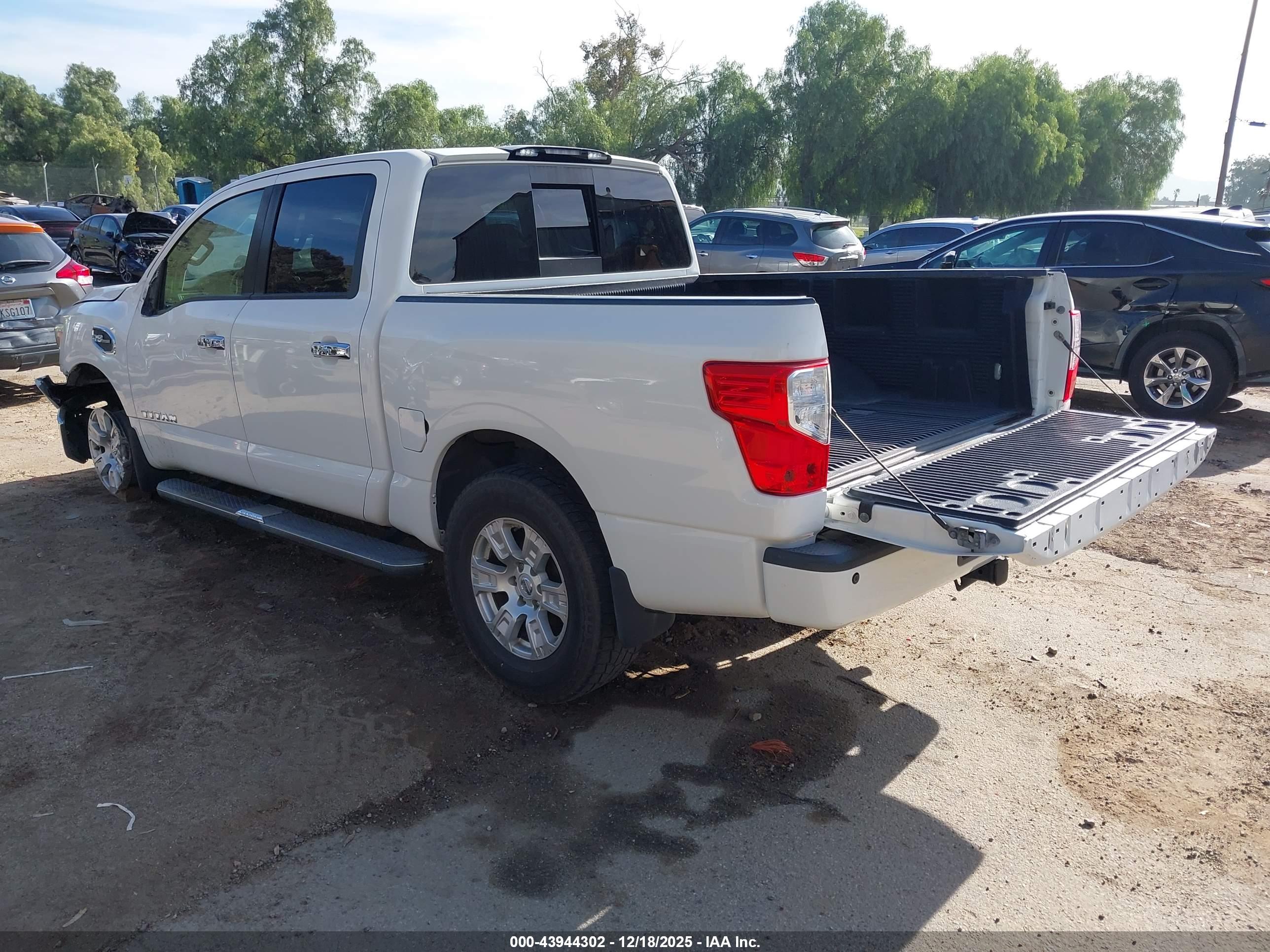 NISSAN TITAN image 3