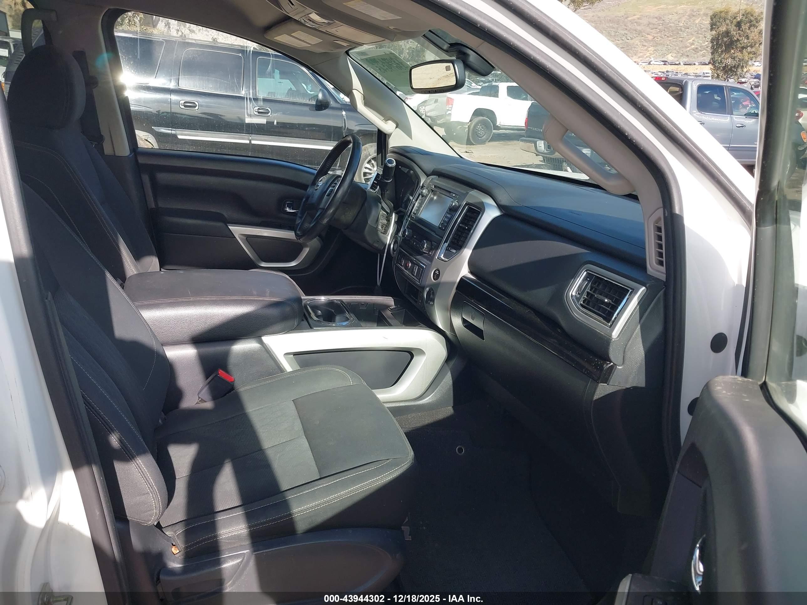 NISSAN TITAN image 5