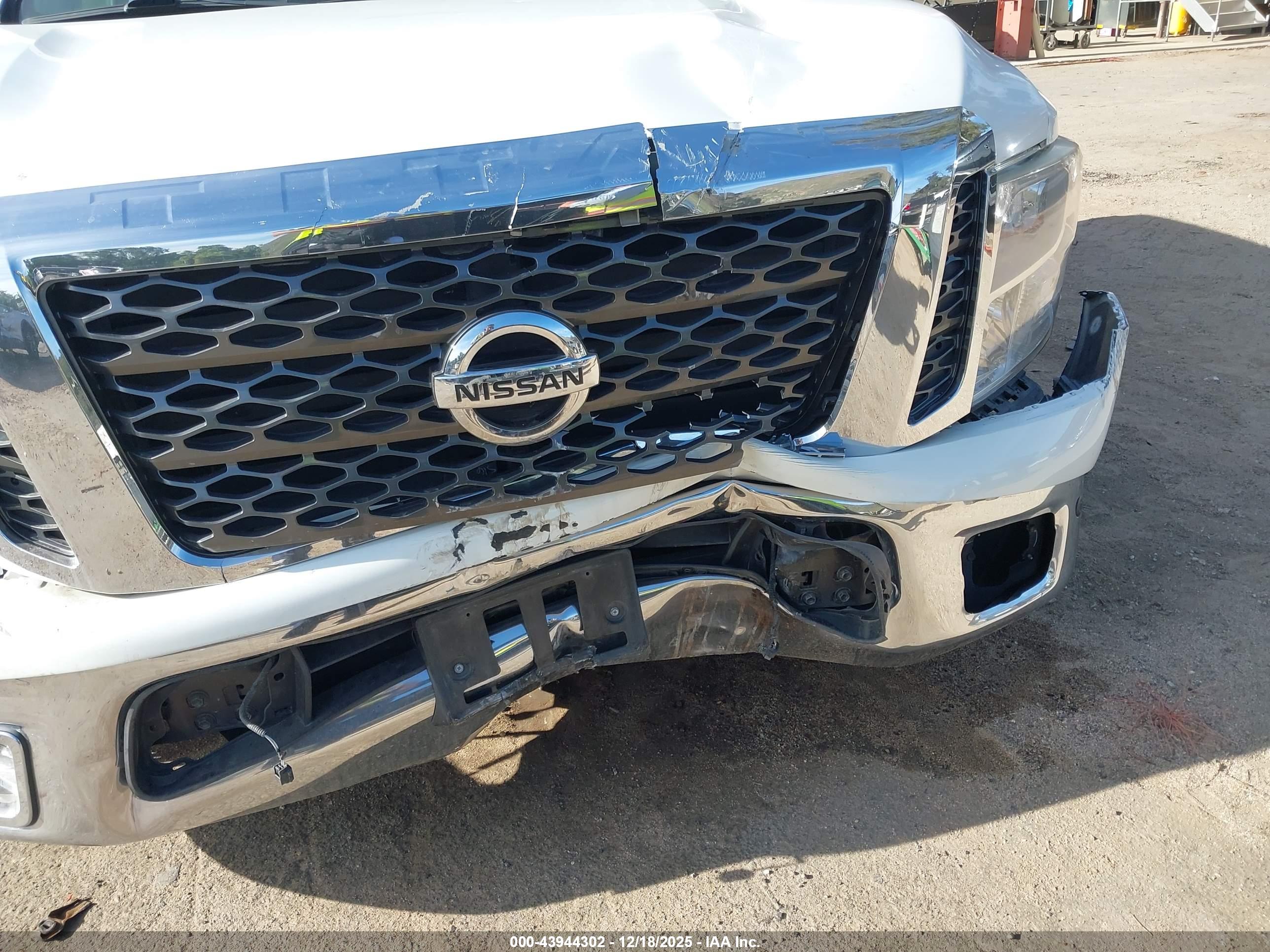 NISSAN TITAN image 6