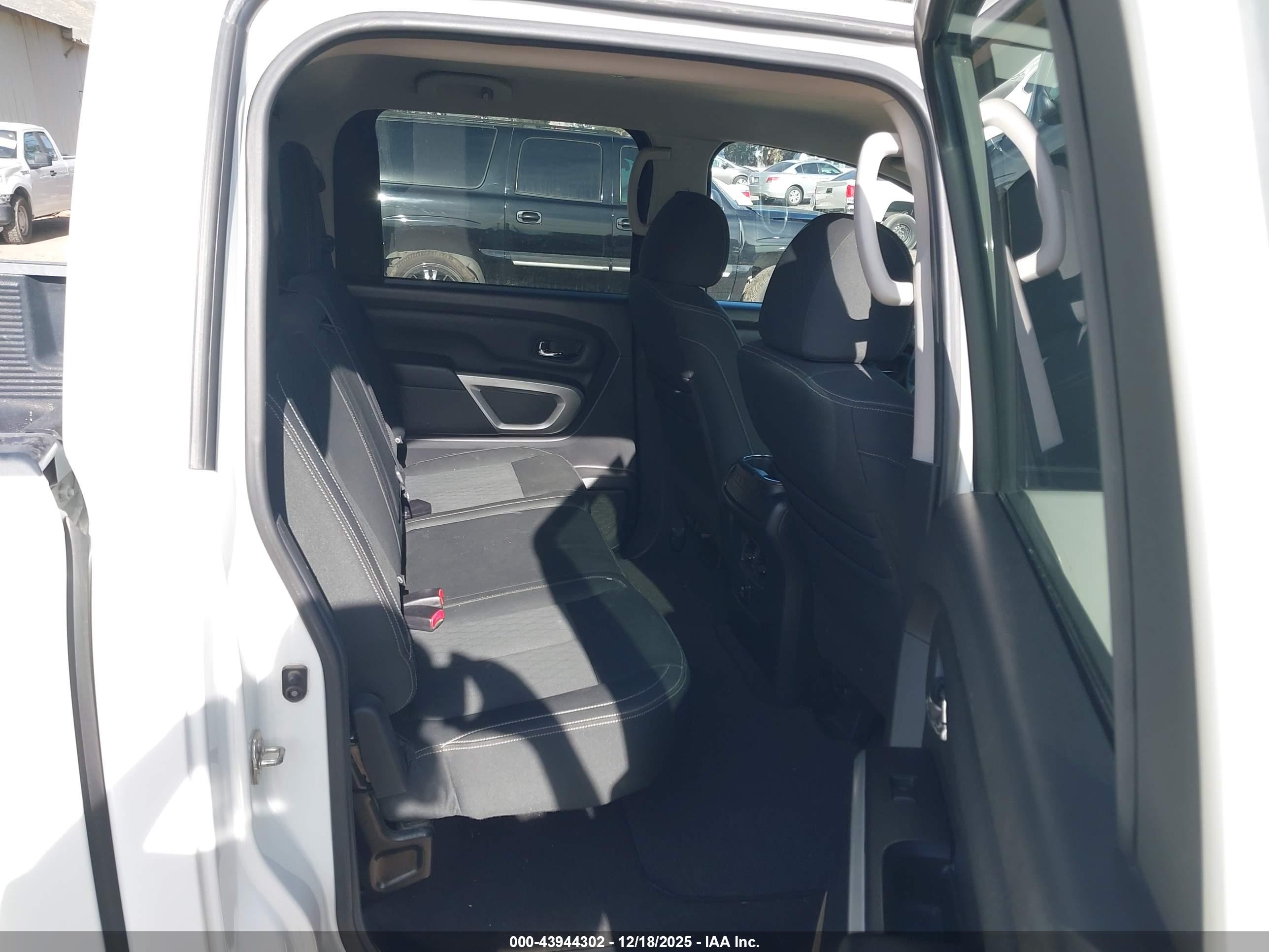 NISSAN TITAN image 8