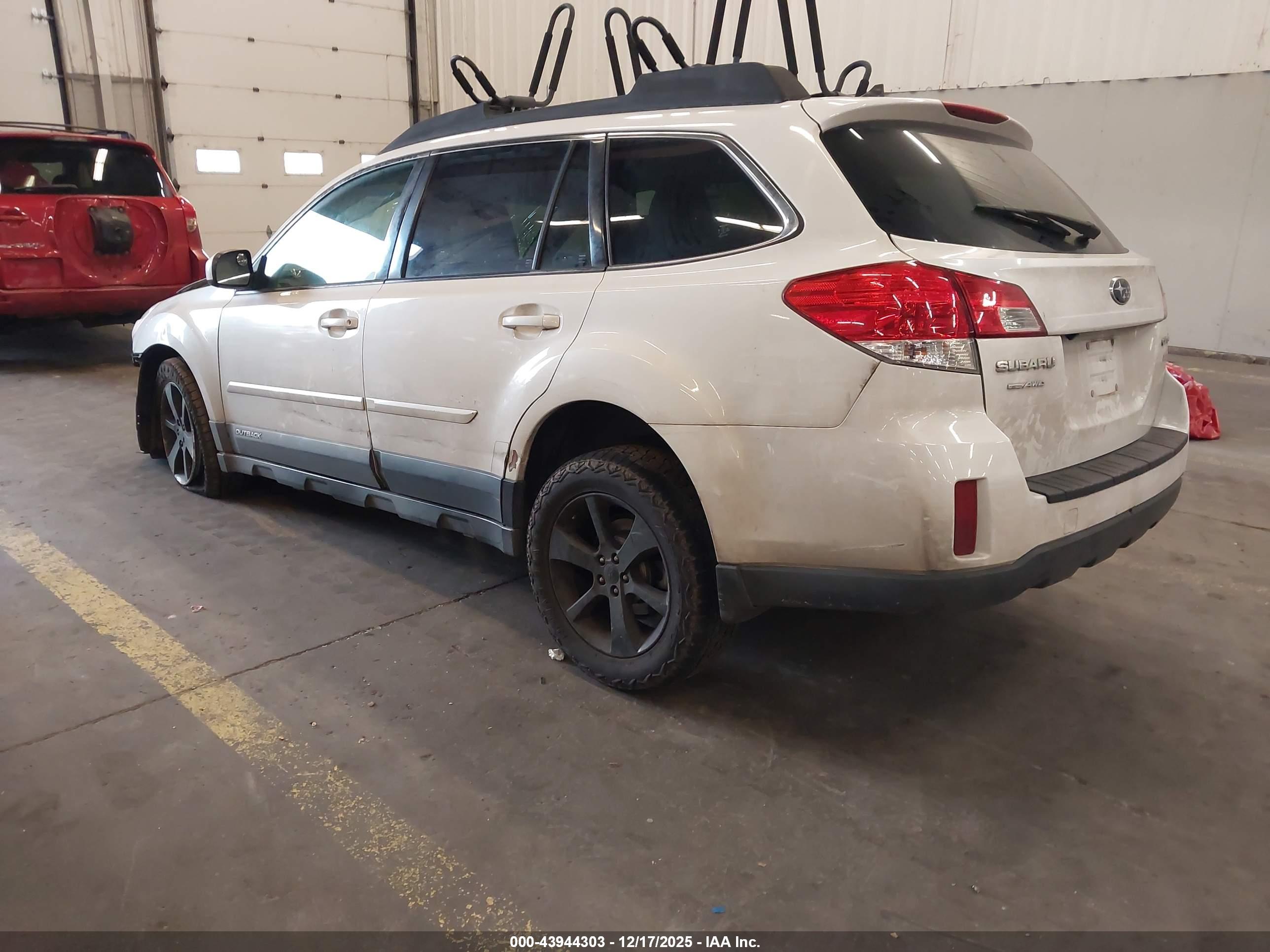 SUBARU OUTBACK image 3