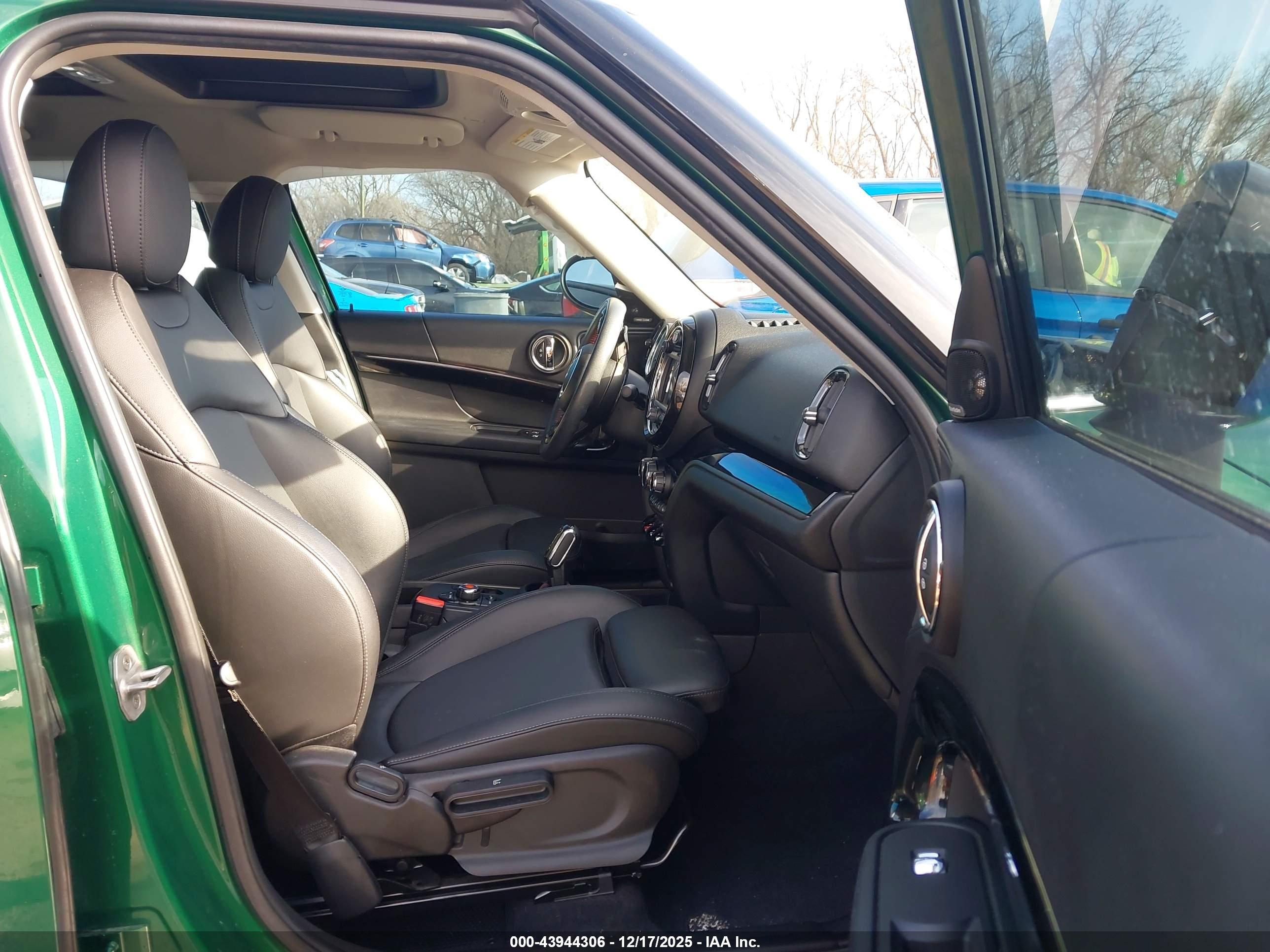 MINI COUNTRYMAN image 5