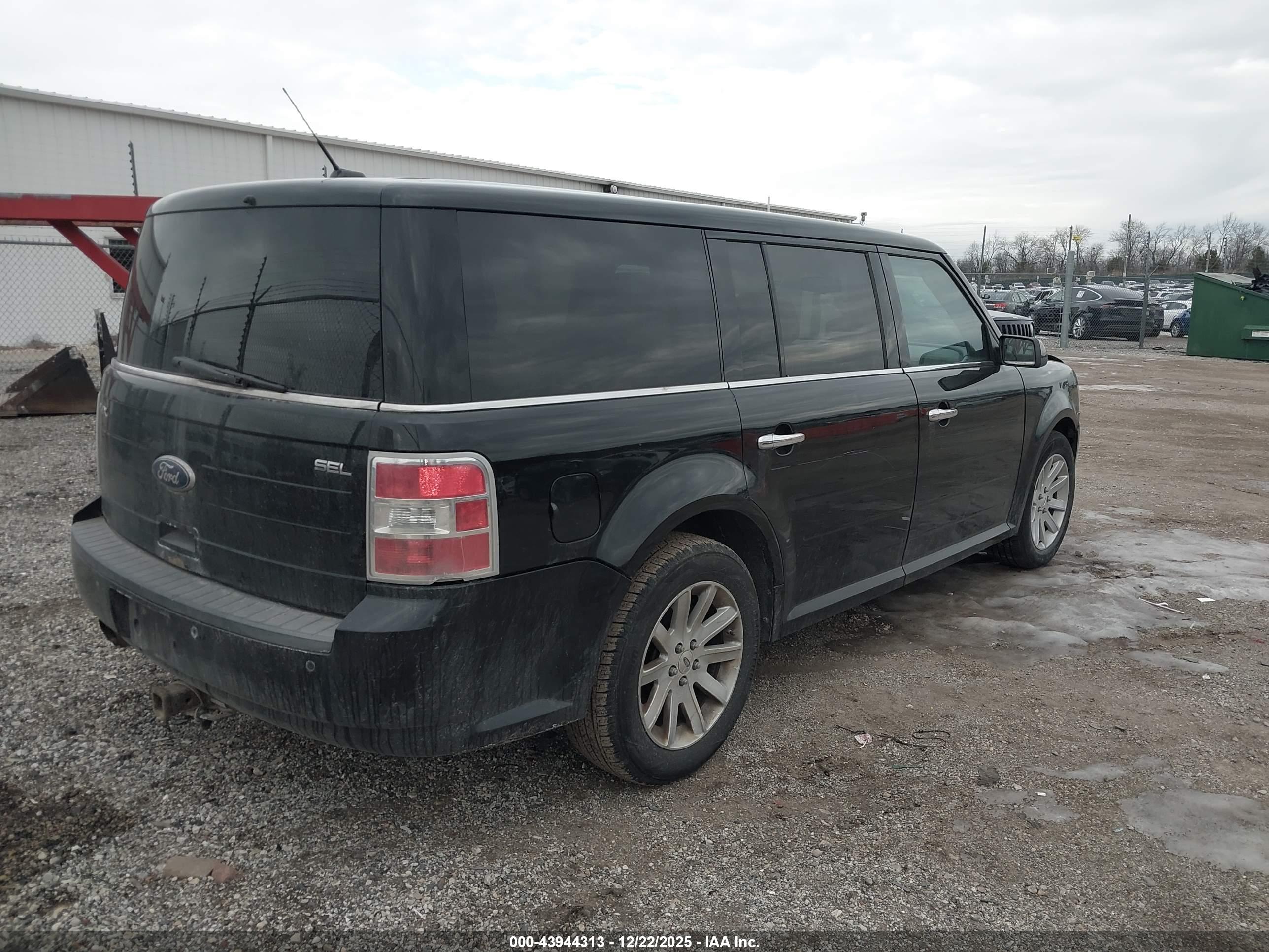 FORD FLEX image 4