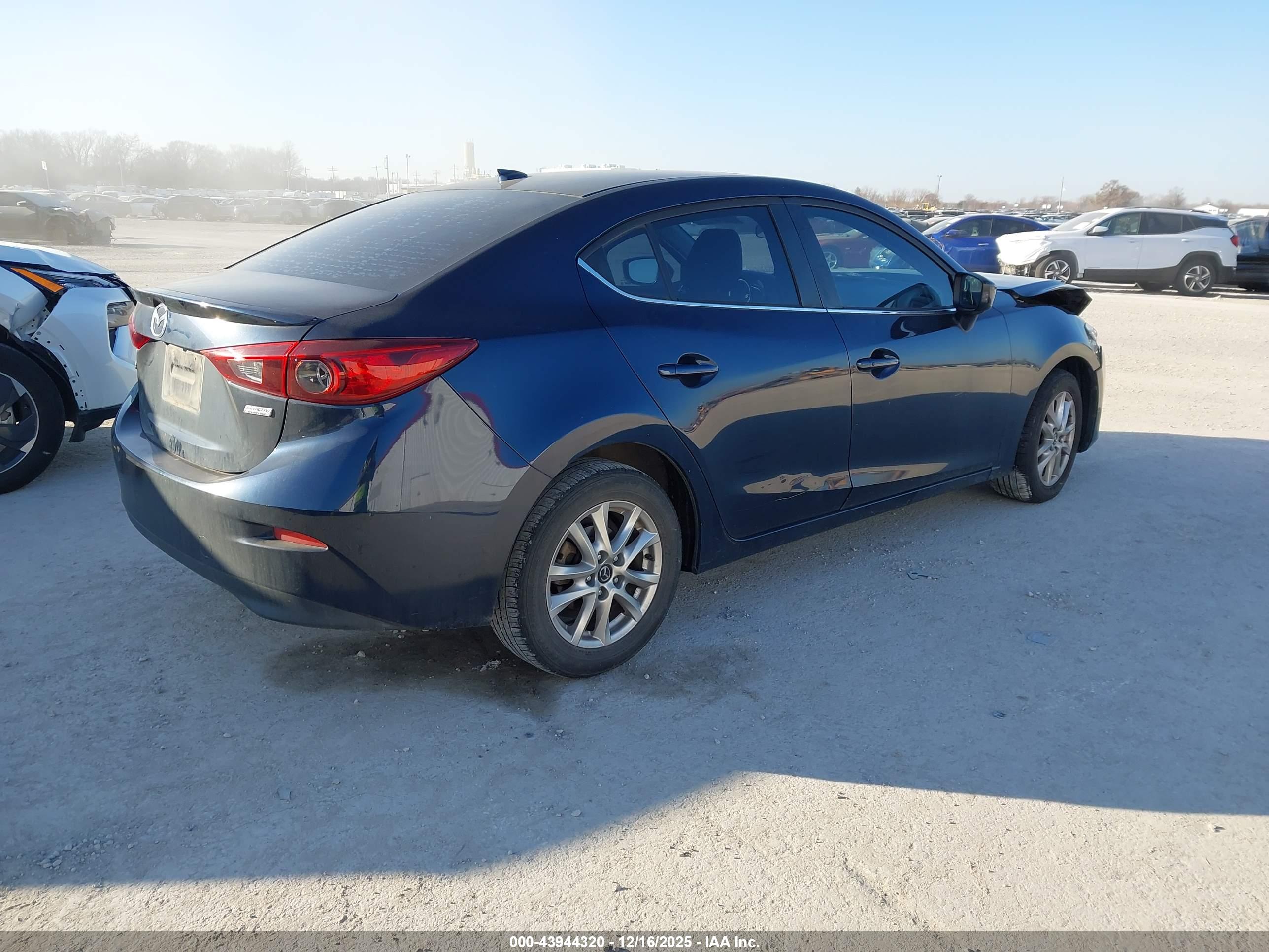 MAZDA MAZDA3 image 4