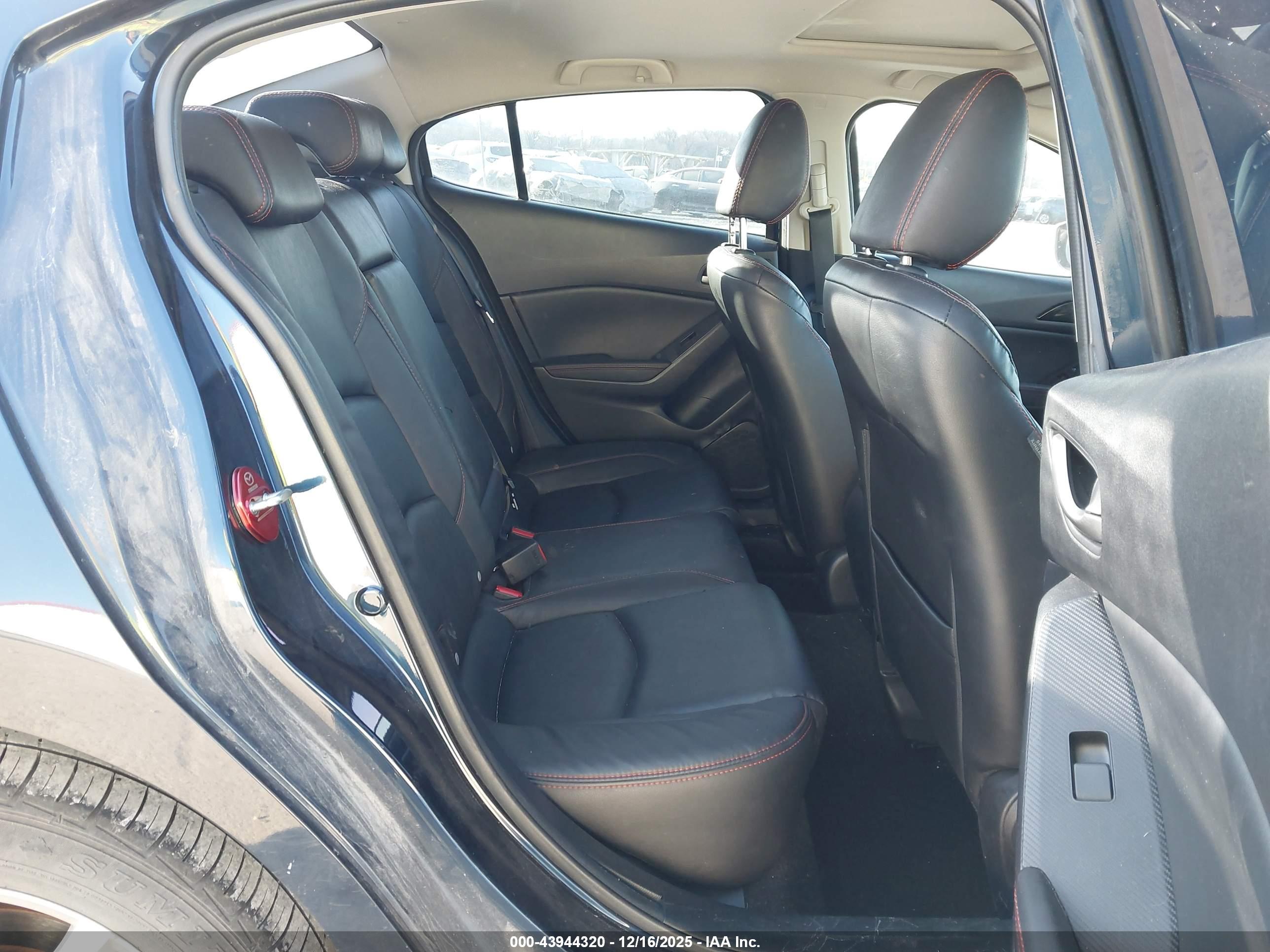 MAZDA MAZDA3 image 8
