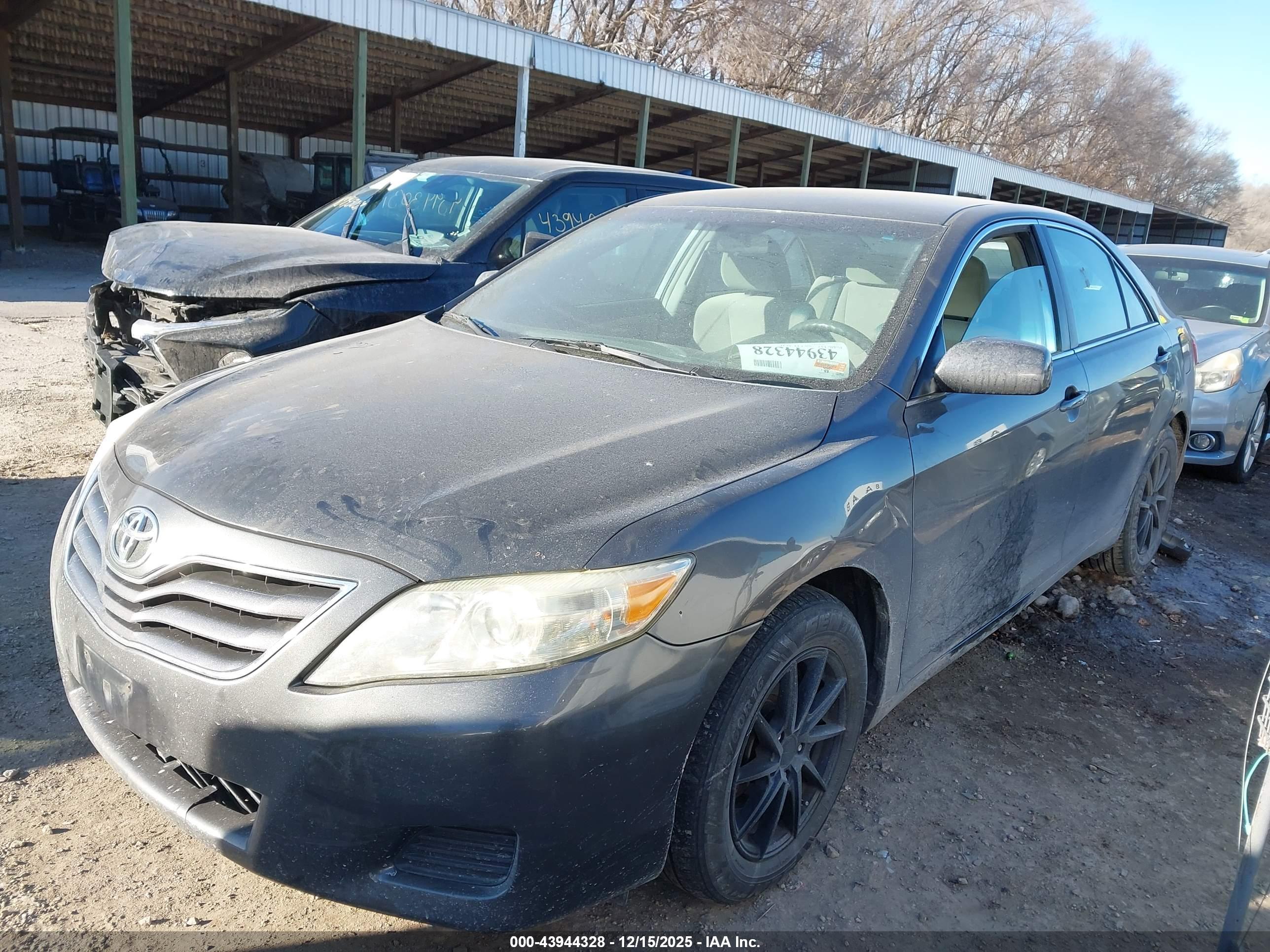TOYOTA CAMRY image 2