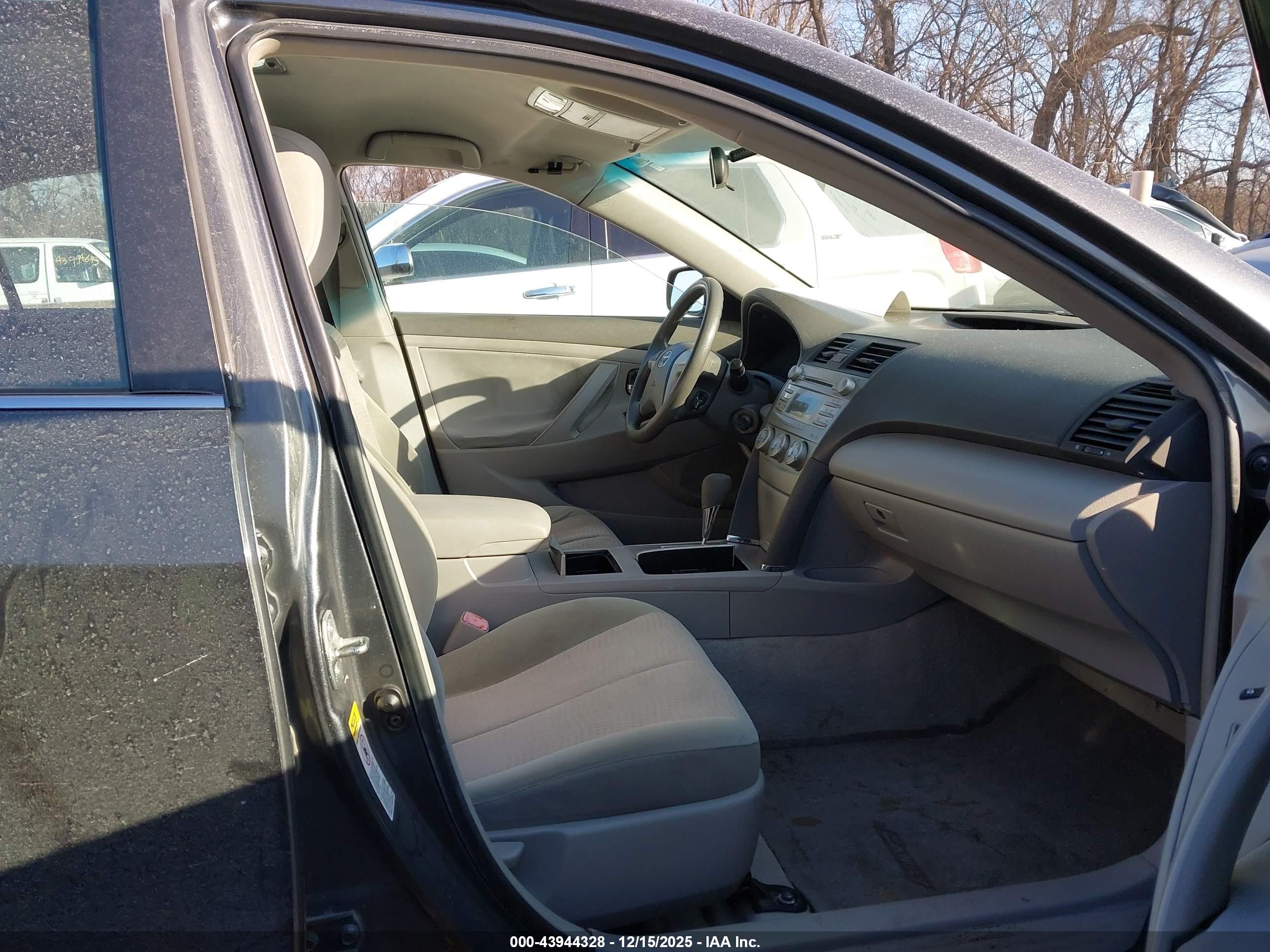 TOYOTA CAMRY image 5
