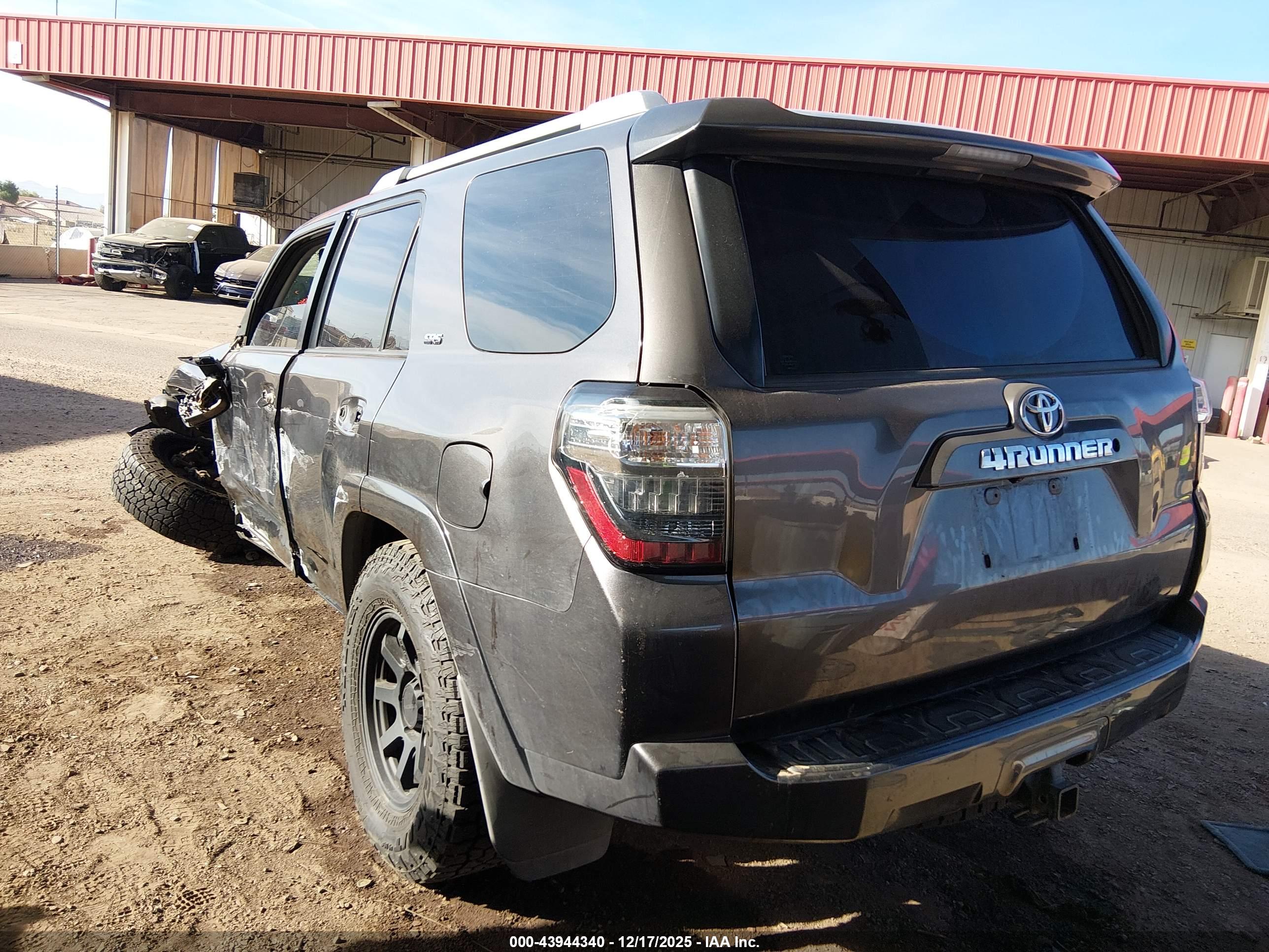TOYOTA 4RUNNER image 3