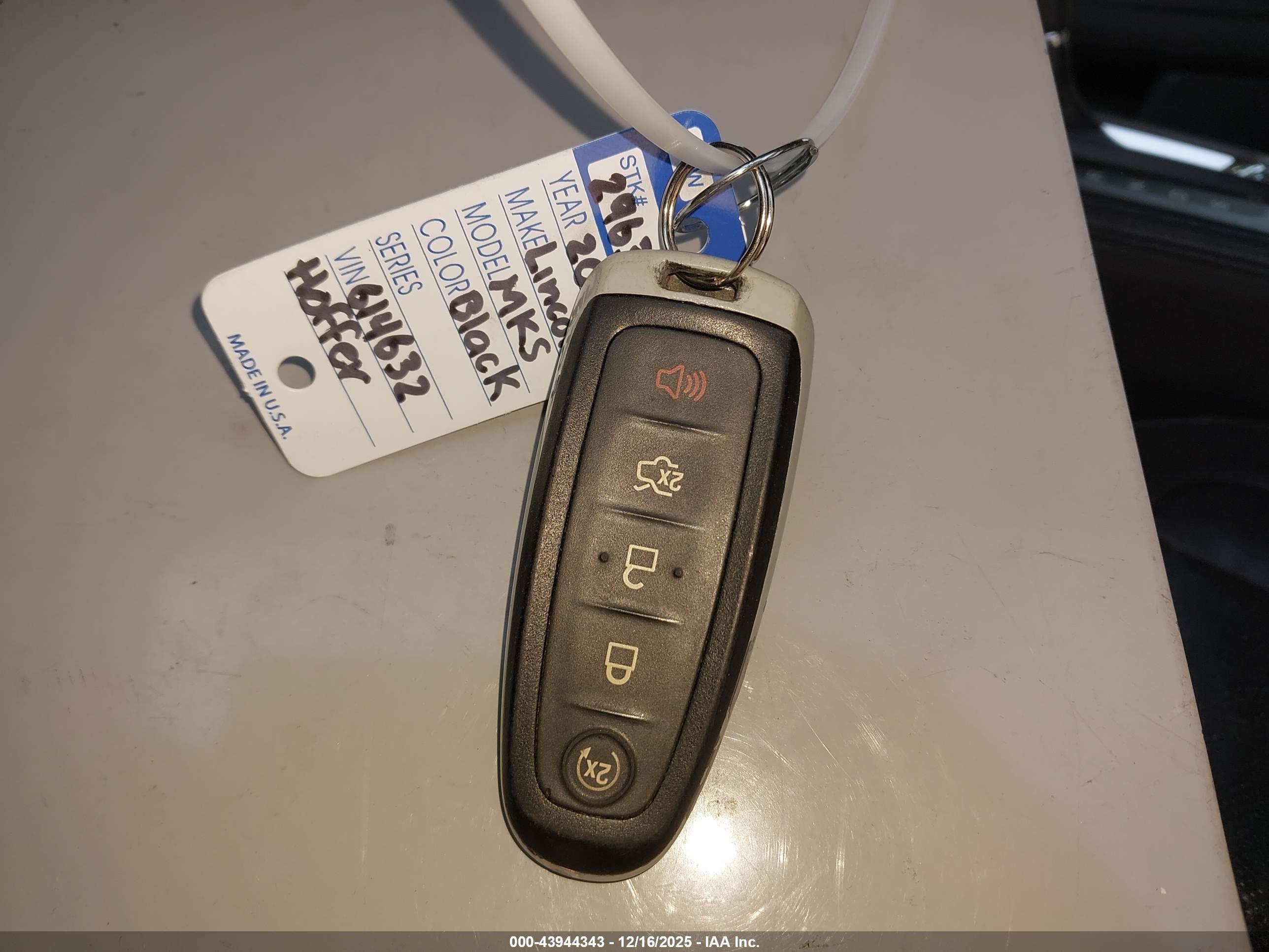 LINCOLN MKS image 11