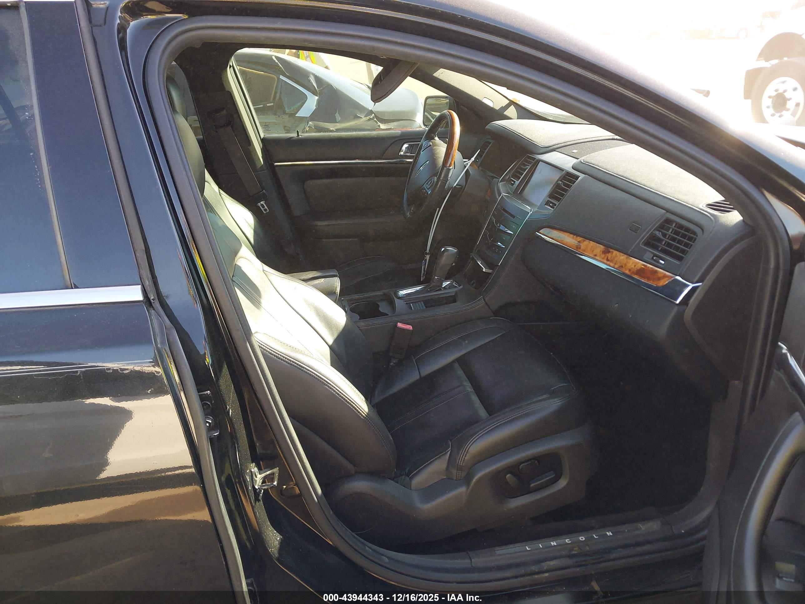 LINCOLN MKS image 5