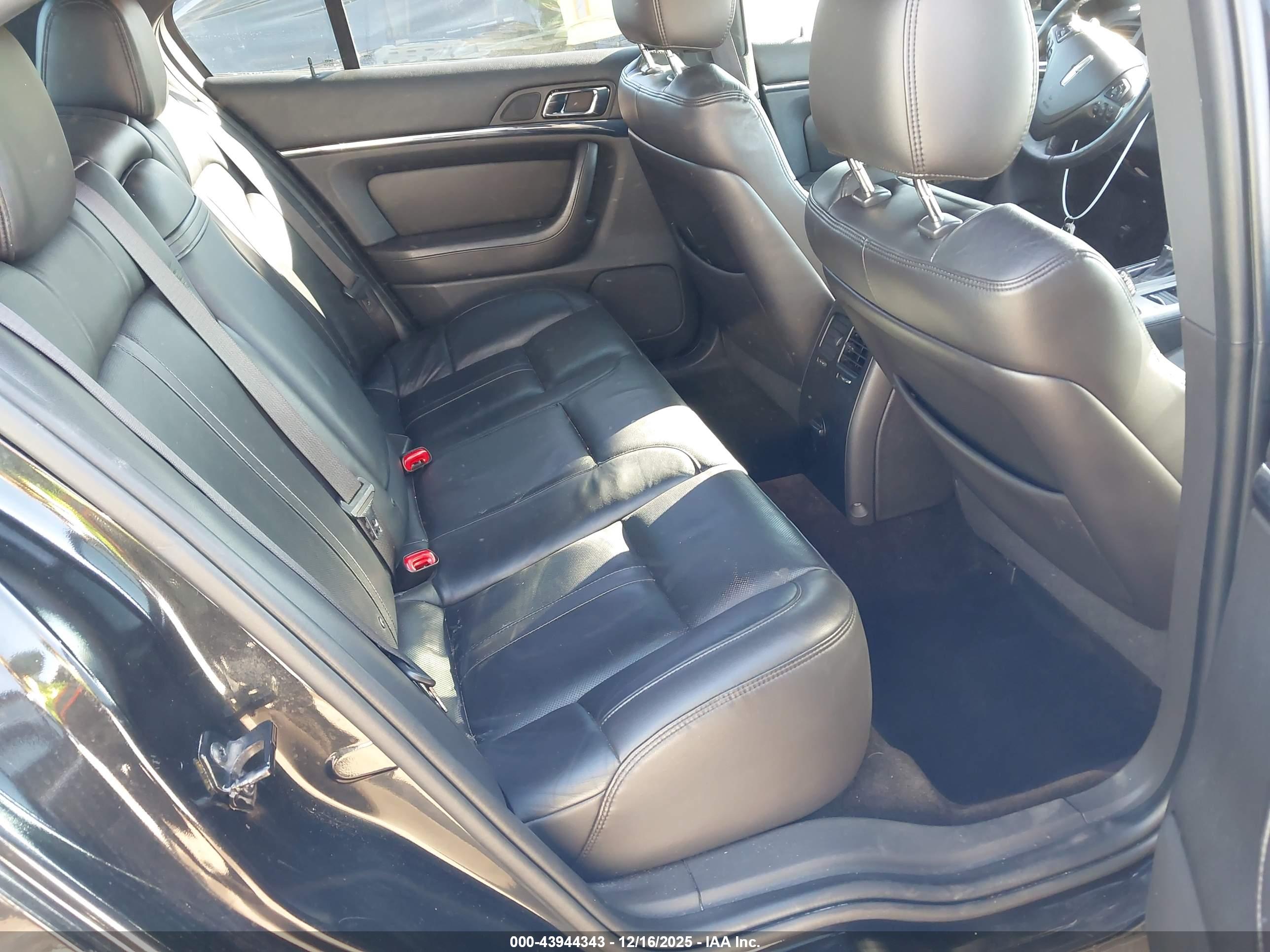 LINCOLN MKS image 8