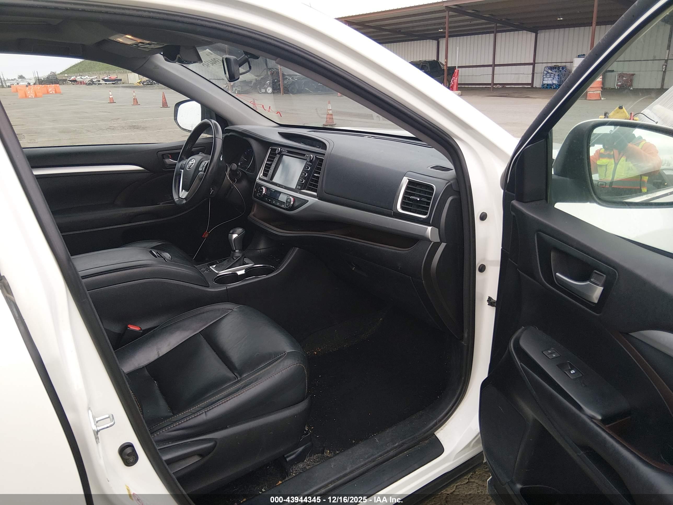 TOYOTA HIGHLANDER image 5
