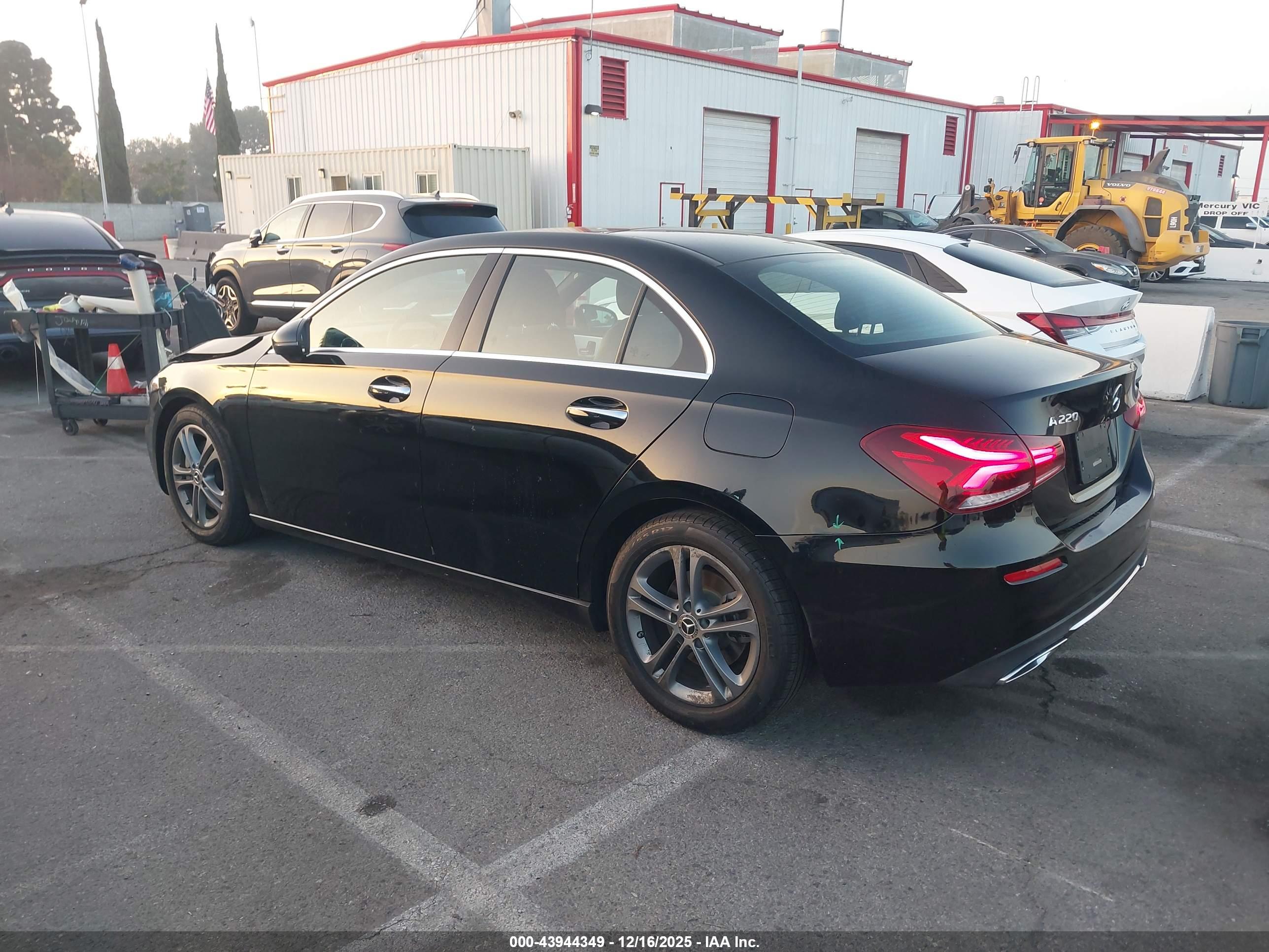 MERCEDES-BENZ A image 3