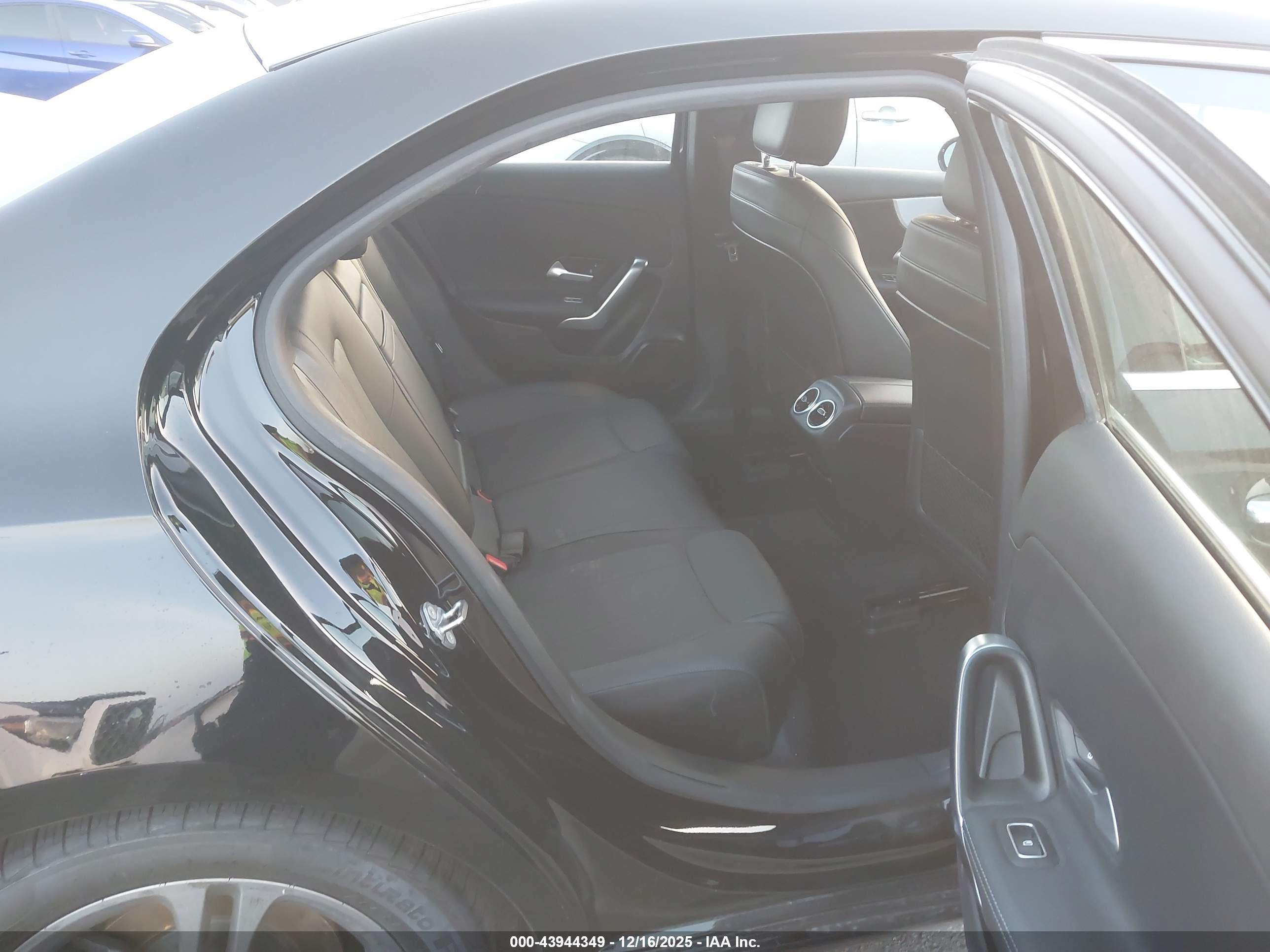 MERCEDES-BENZ A image 8