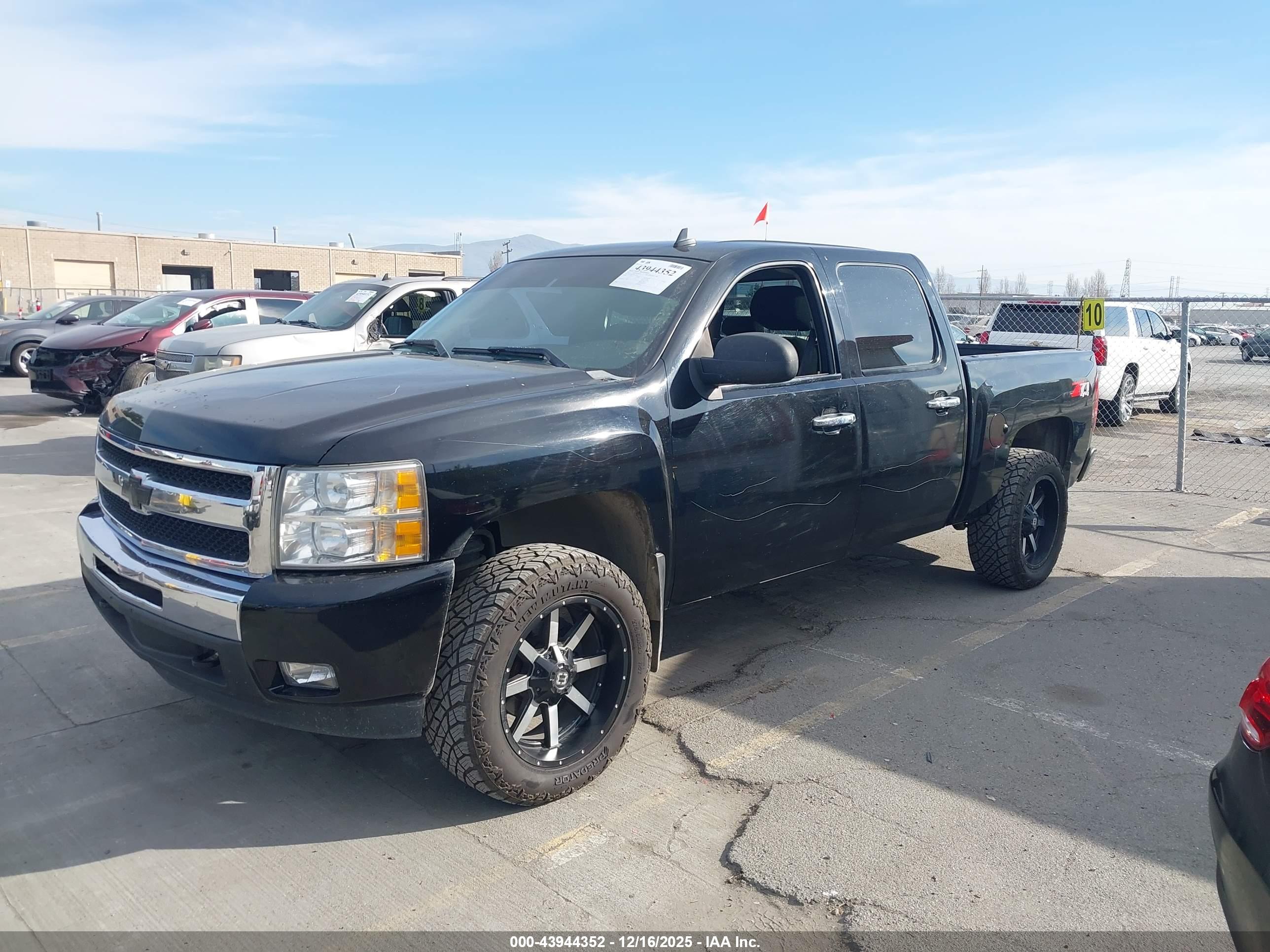 CHEVROLET SILVERADO image 2