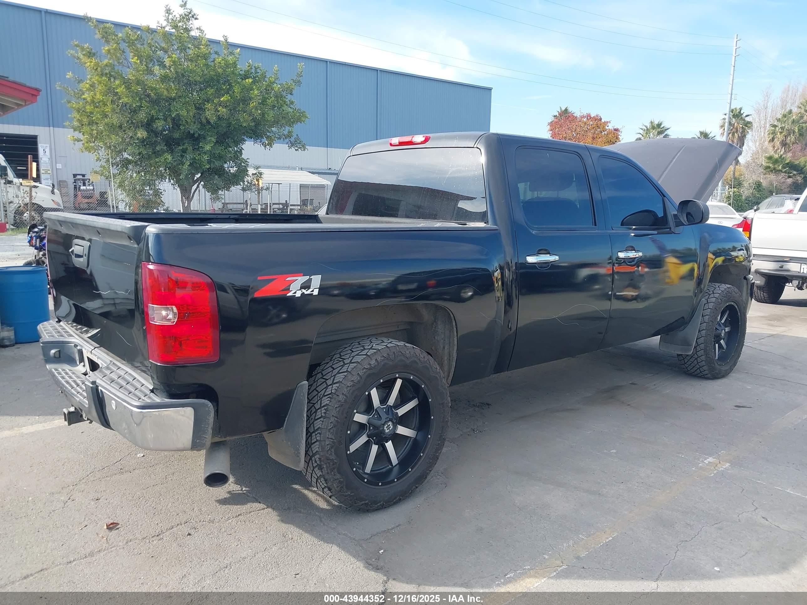 CHEVROLET SILVERADO image 4