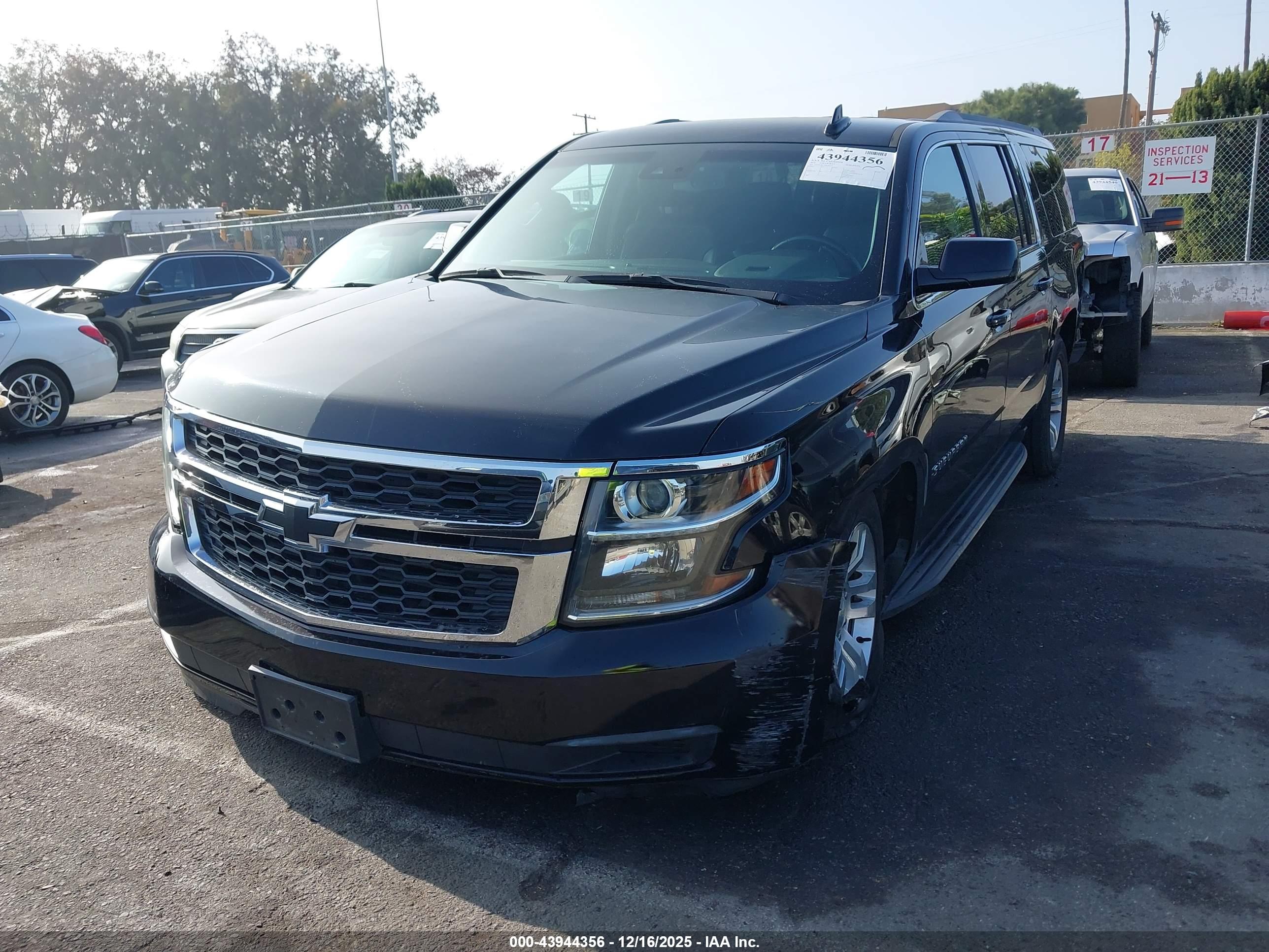 CHEVROLET SUBURBAN image 2