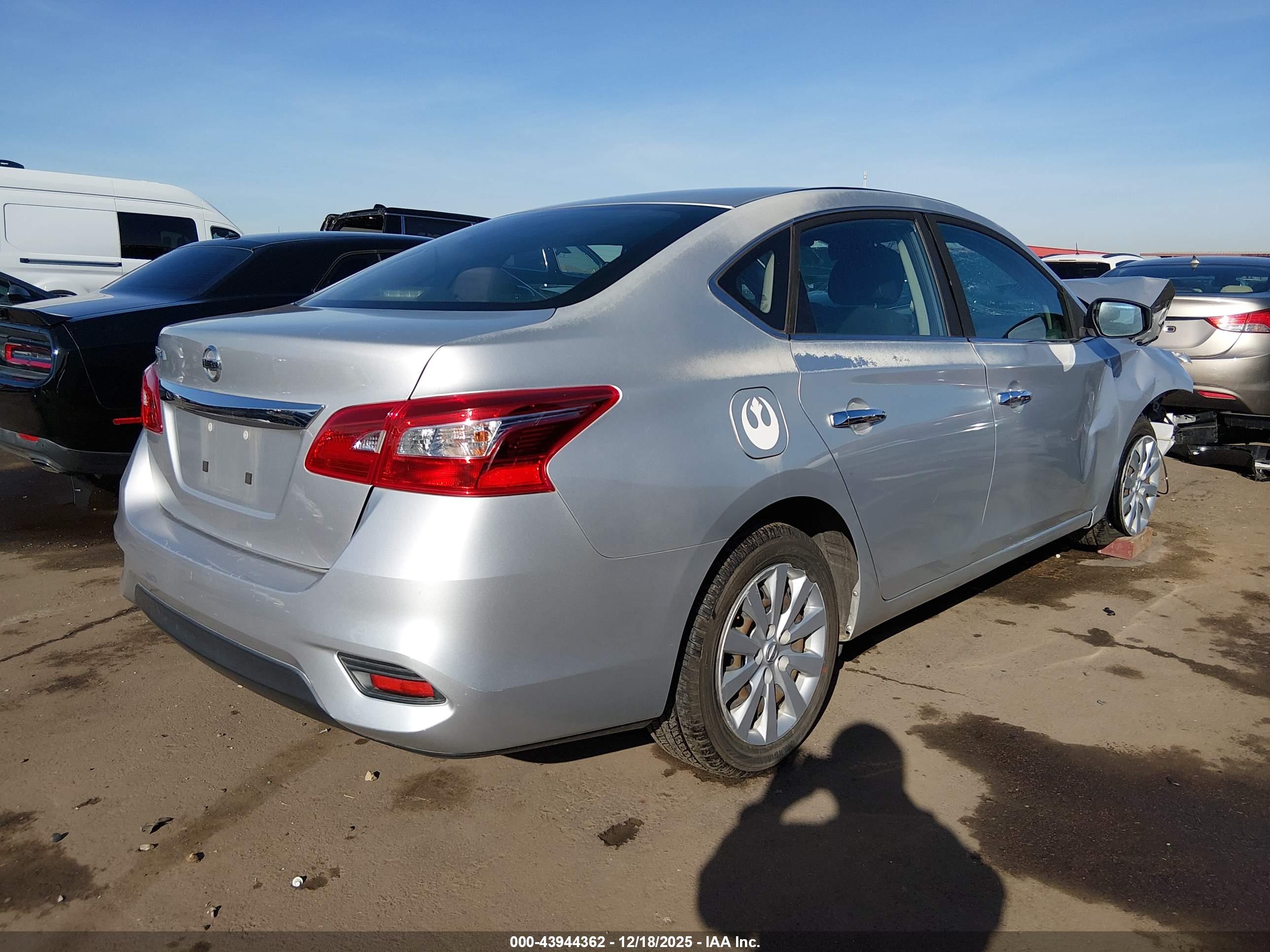 NISSAN SENTRA image 4