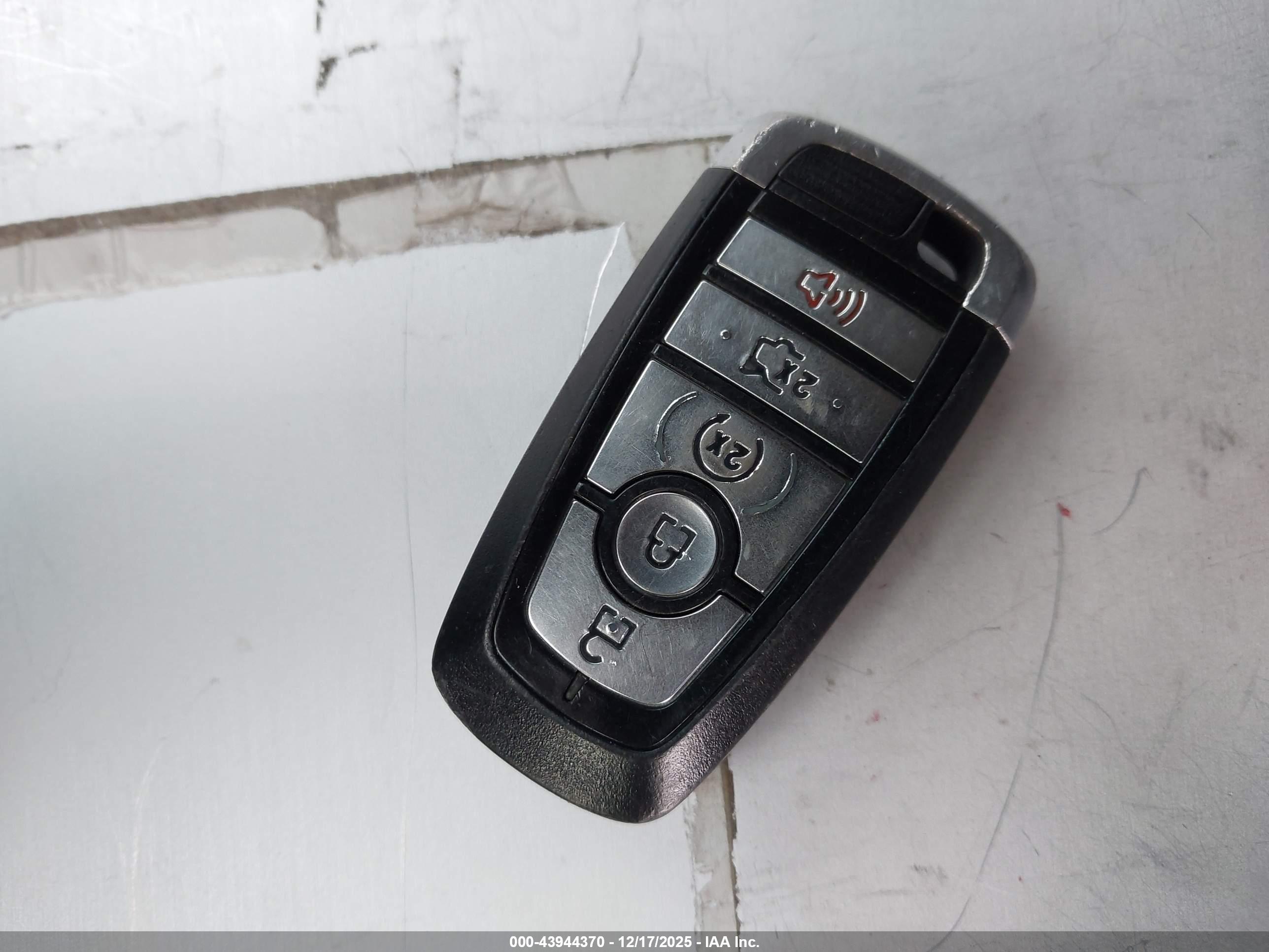 FORD FUSION image 11