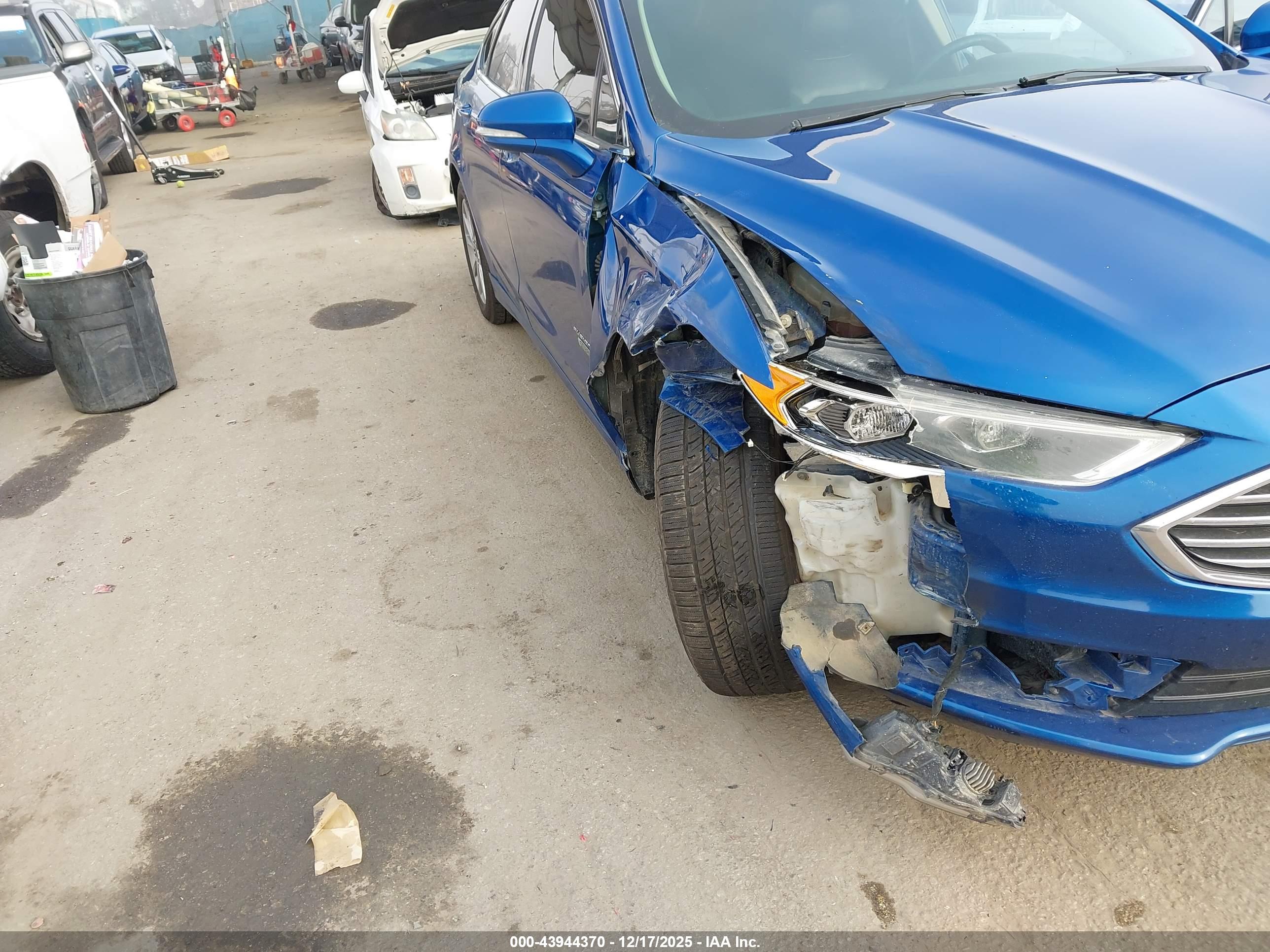 FORD FUSION image 6
