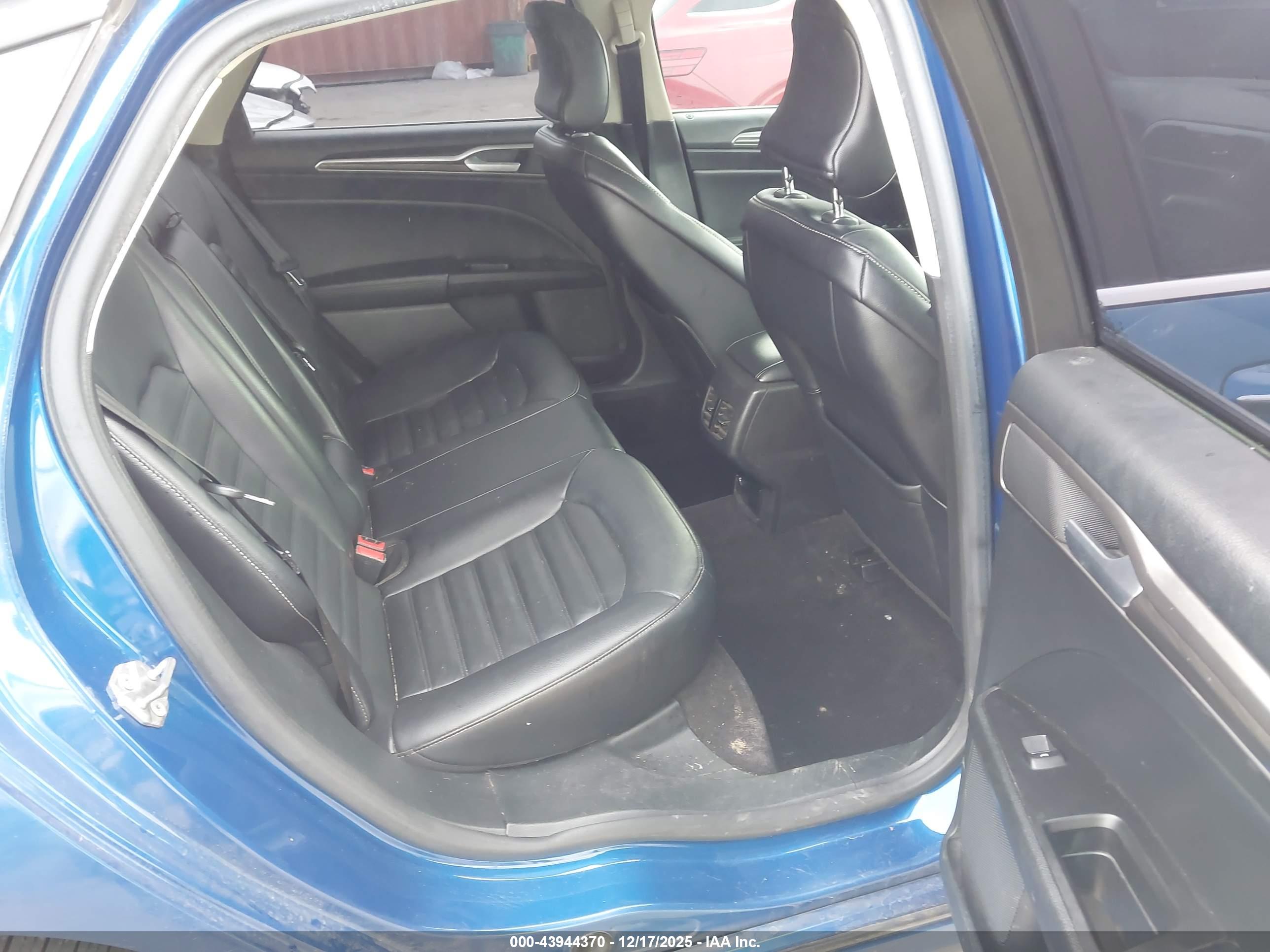 FORD FUSION image 8