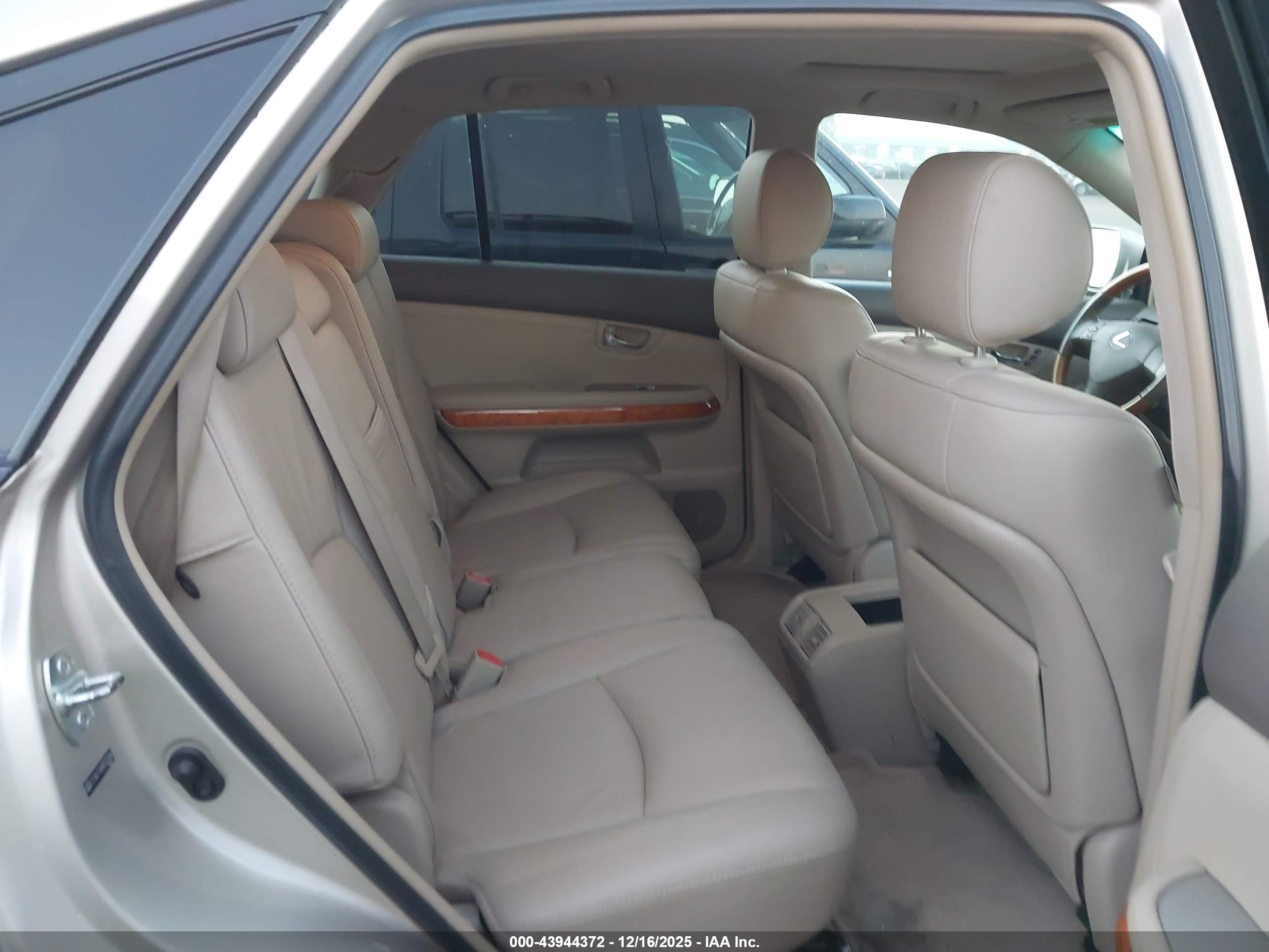 LEXUS RX image 8