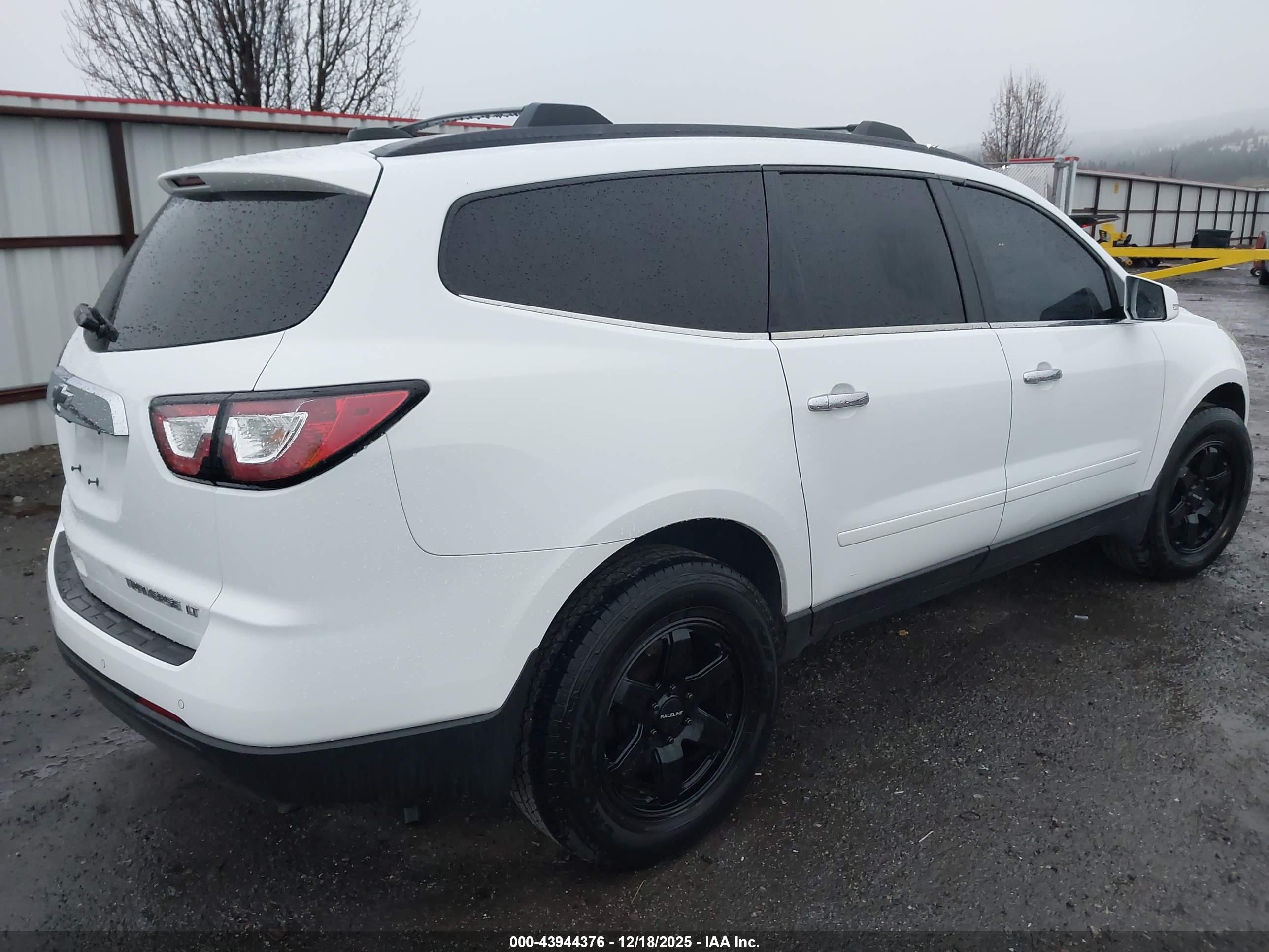 CHEVROLET TRAVERSE image 4