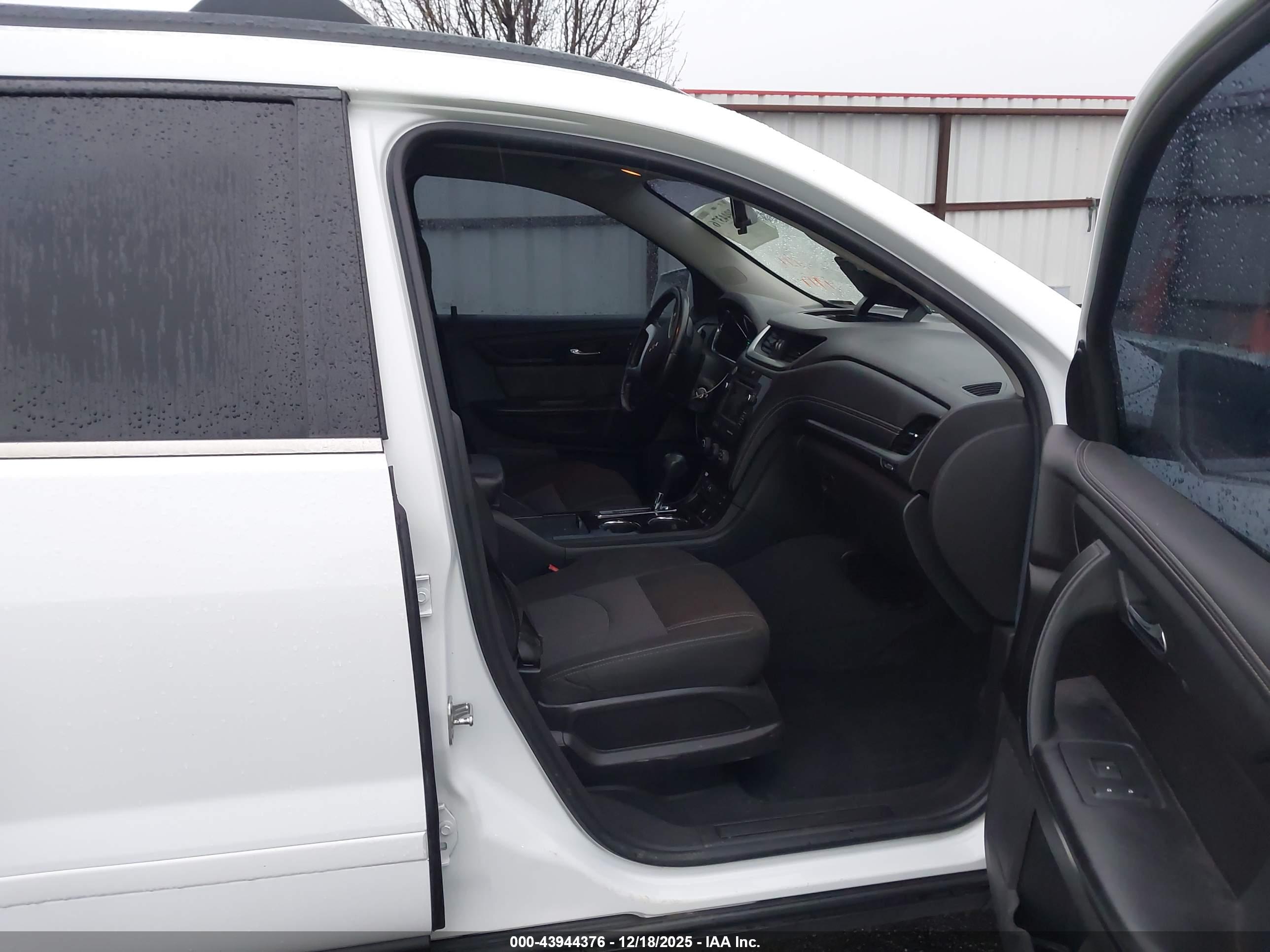 CHEVROLET TRAVERSE image 5