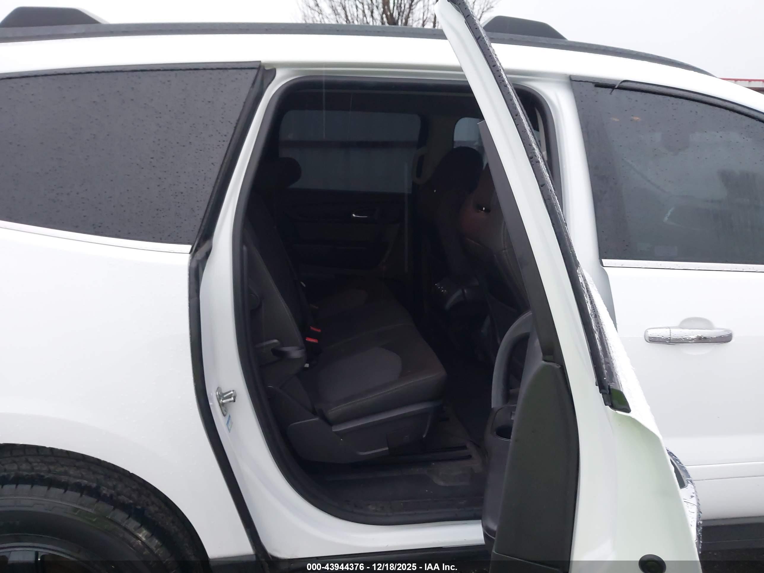 CHEVROLET TRAVERSE image 8