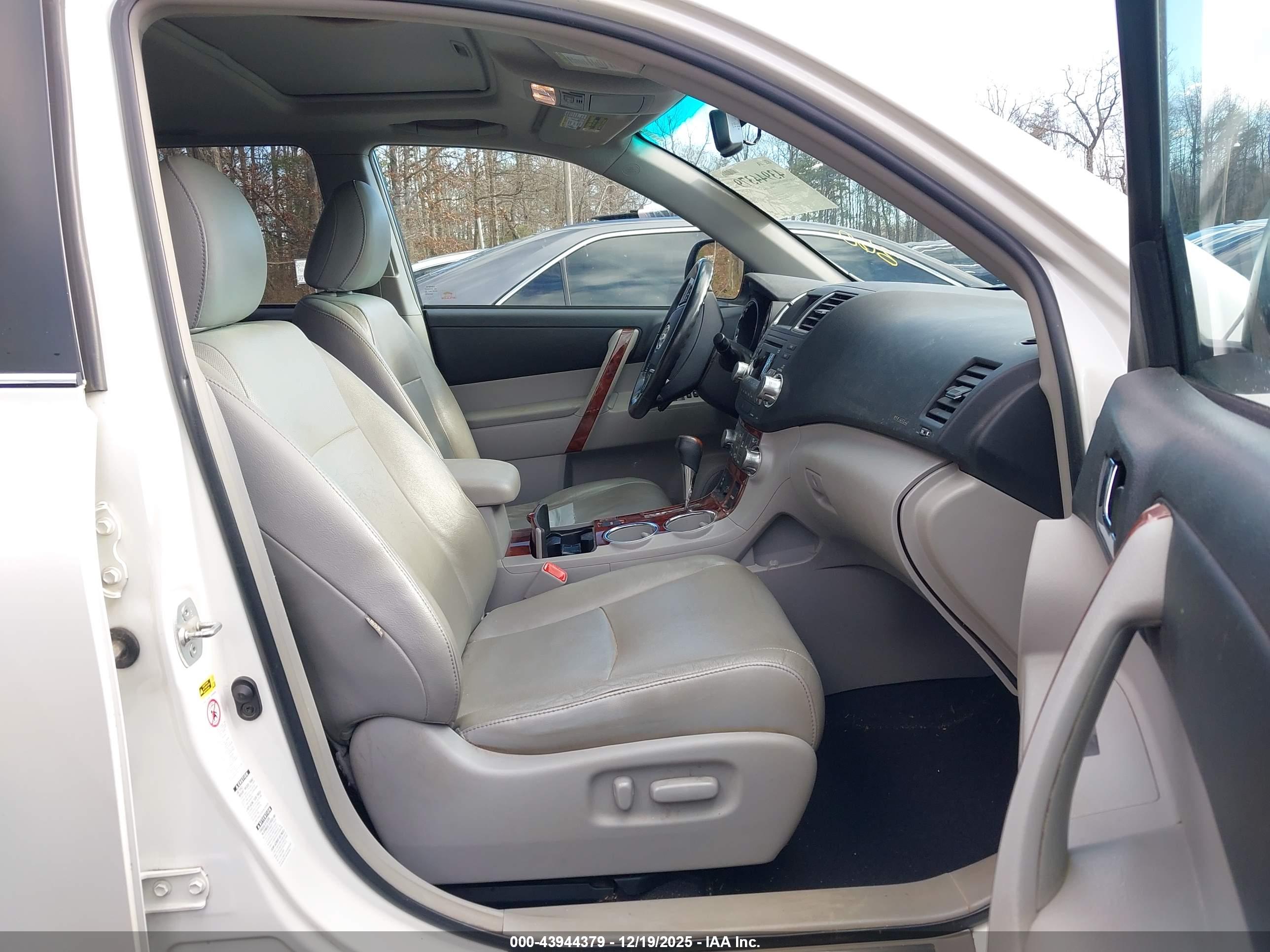 TOYOTA HIGHLANDER image 5