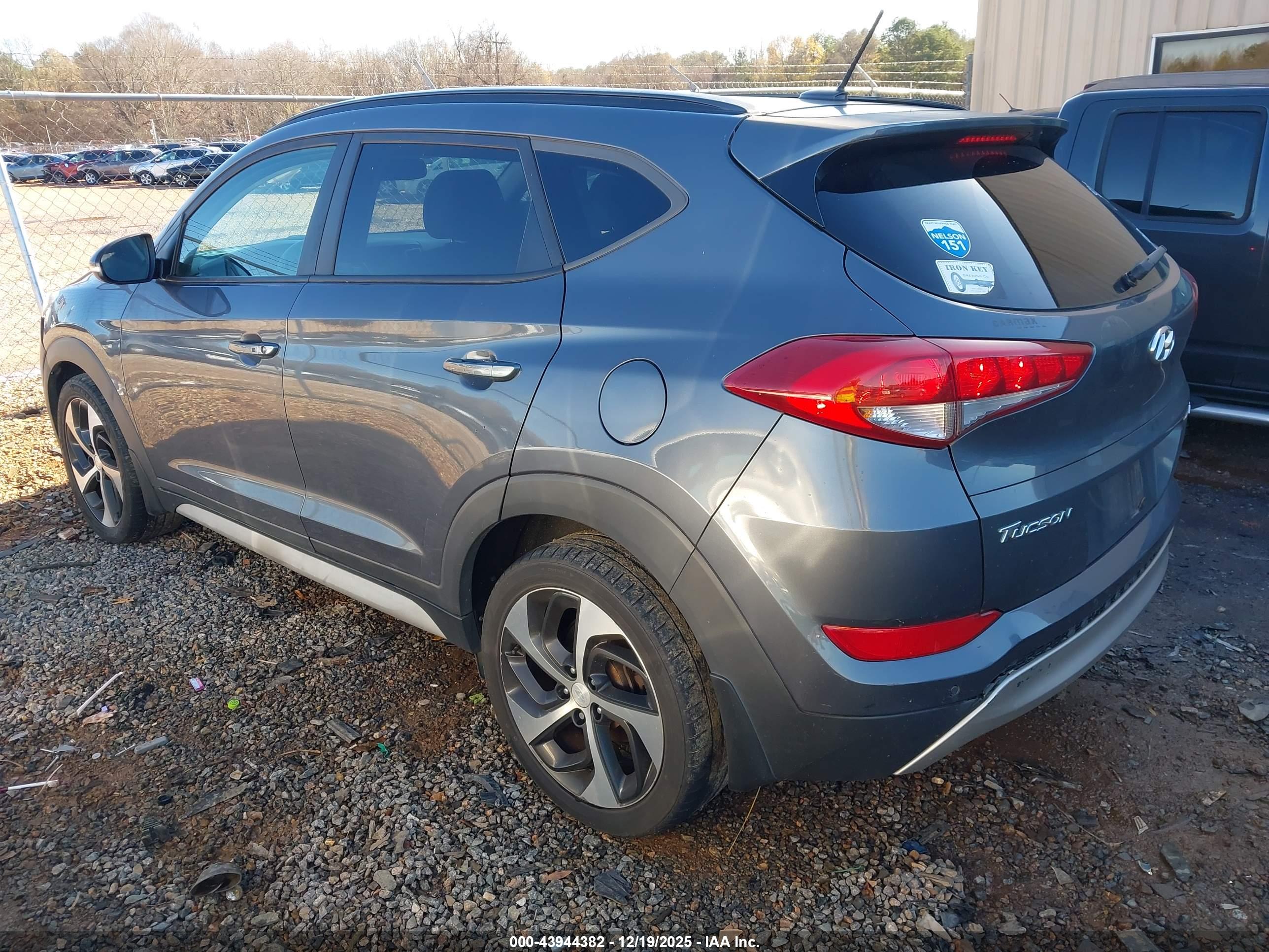 HYUNDAI TUCSON image 3