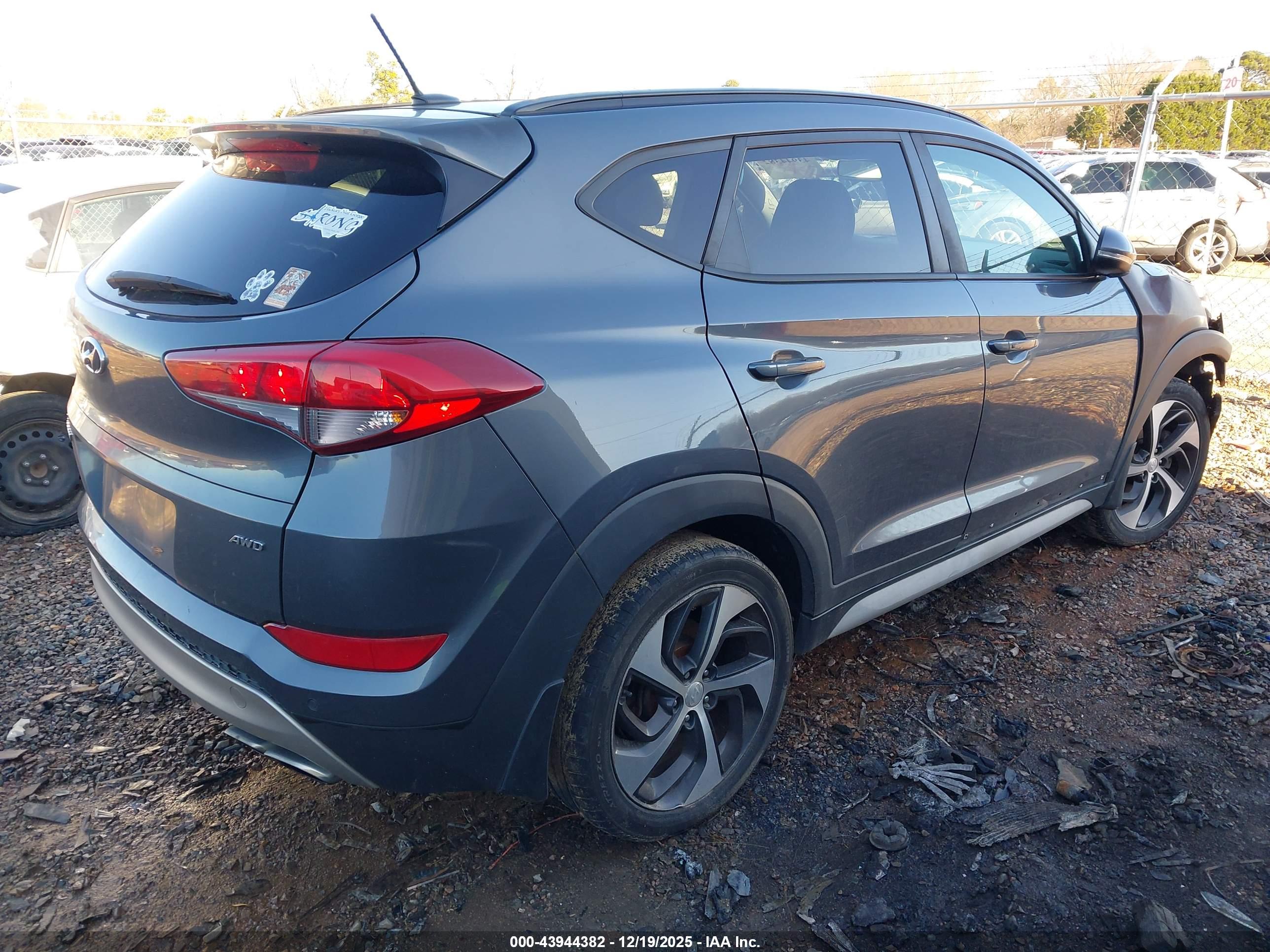 HYUNDAI TUCSON image 4
