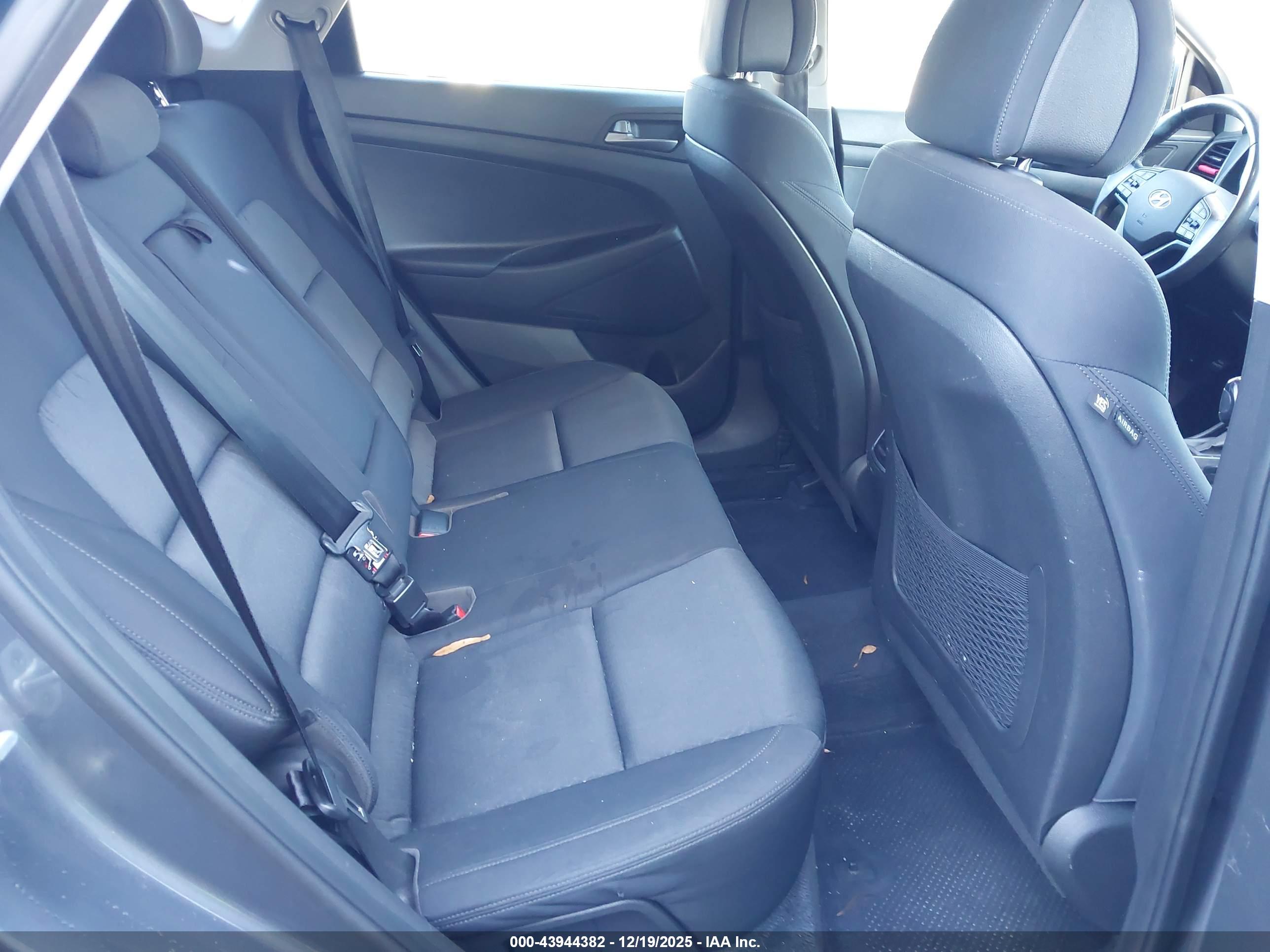 HYUNDAI TUCSON image 8