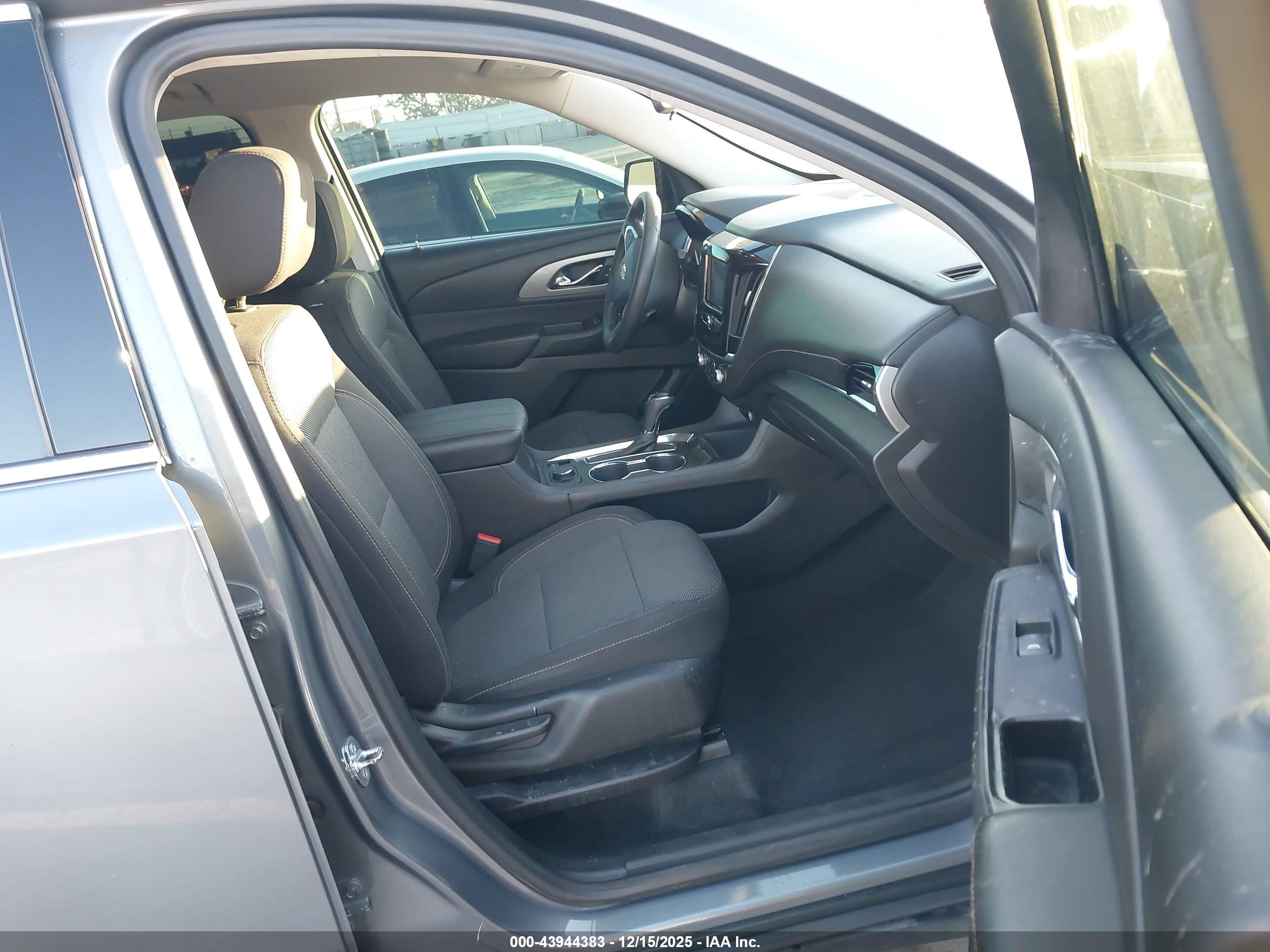 CHEVROLET TRAVERSE image 5
