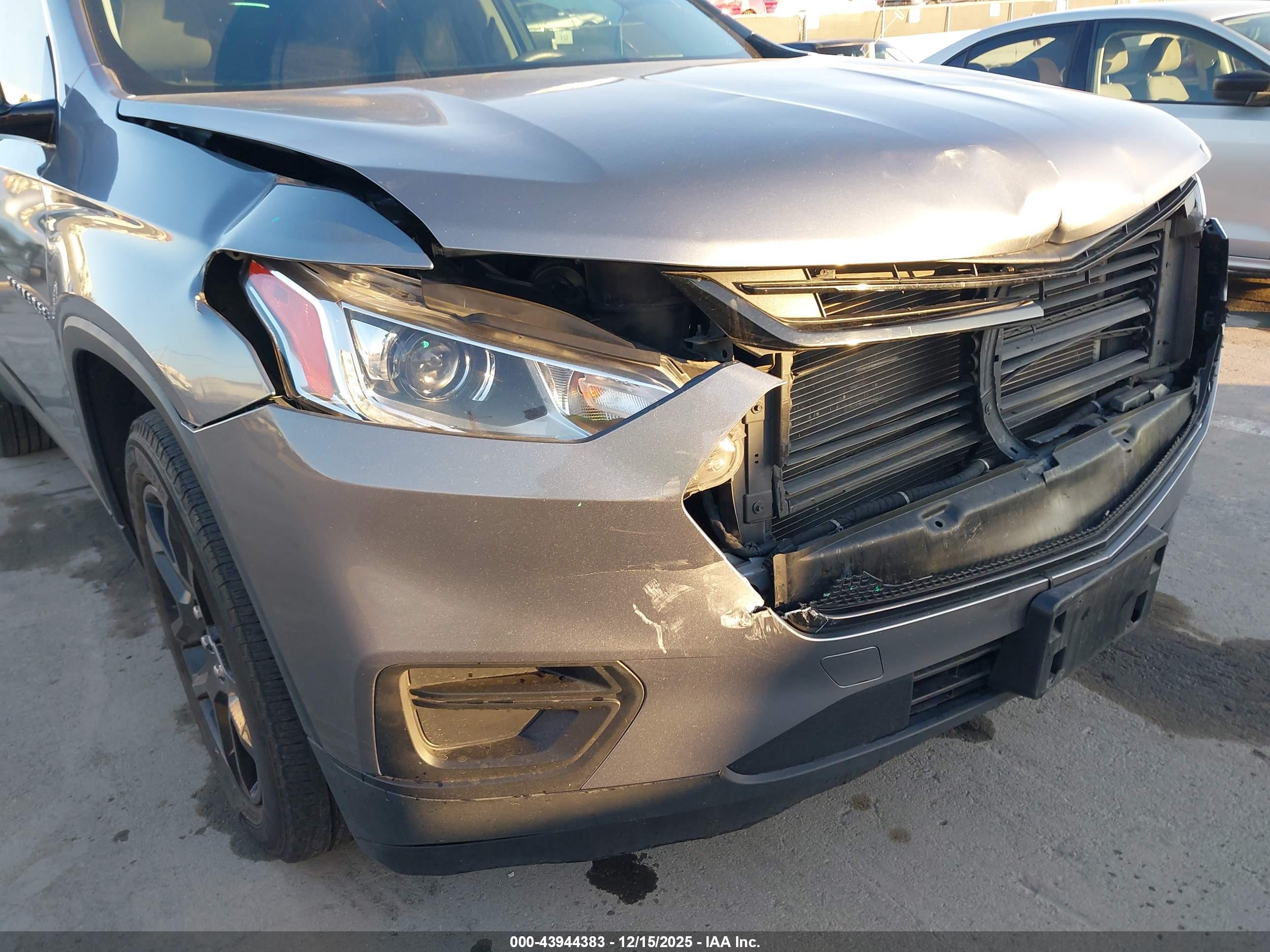 CHEVROLET TRAVERSE image 6