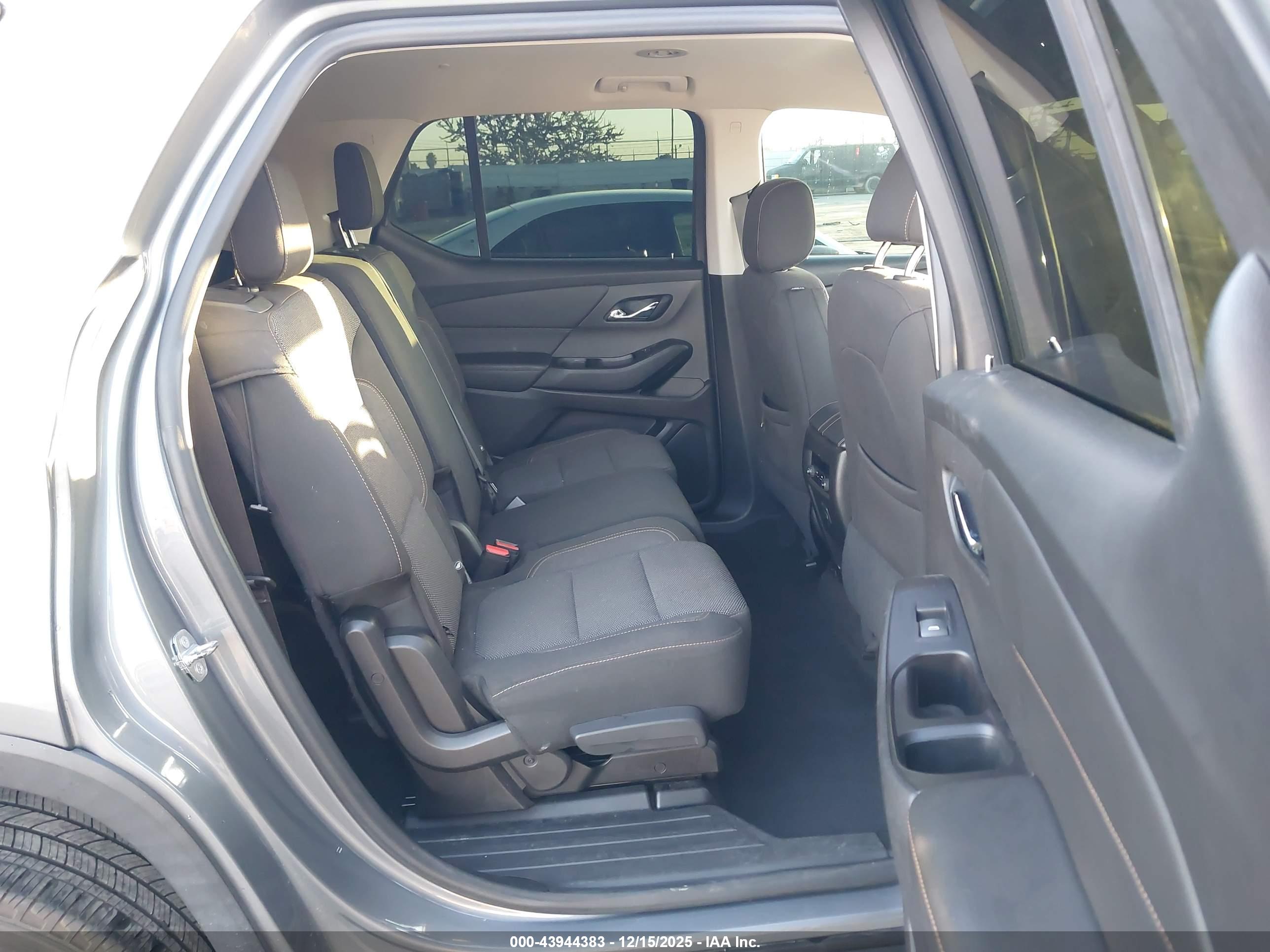 CHEVROLET TRAVERSE image 8