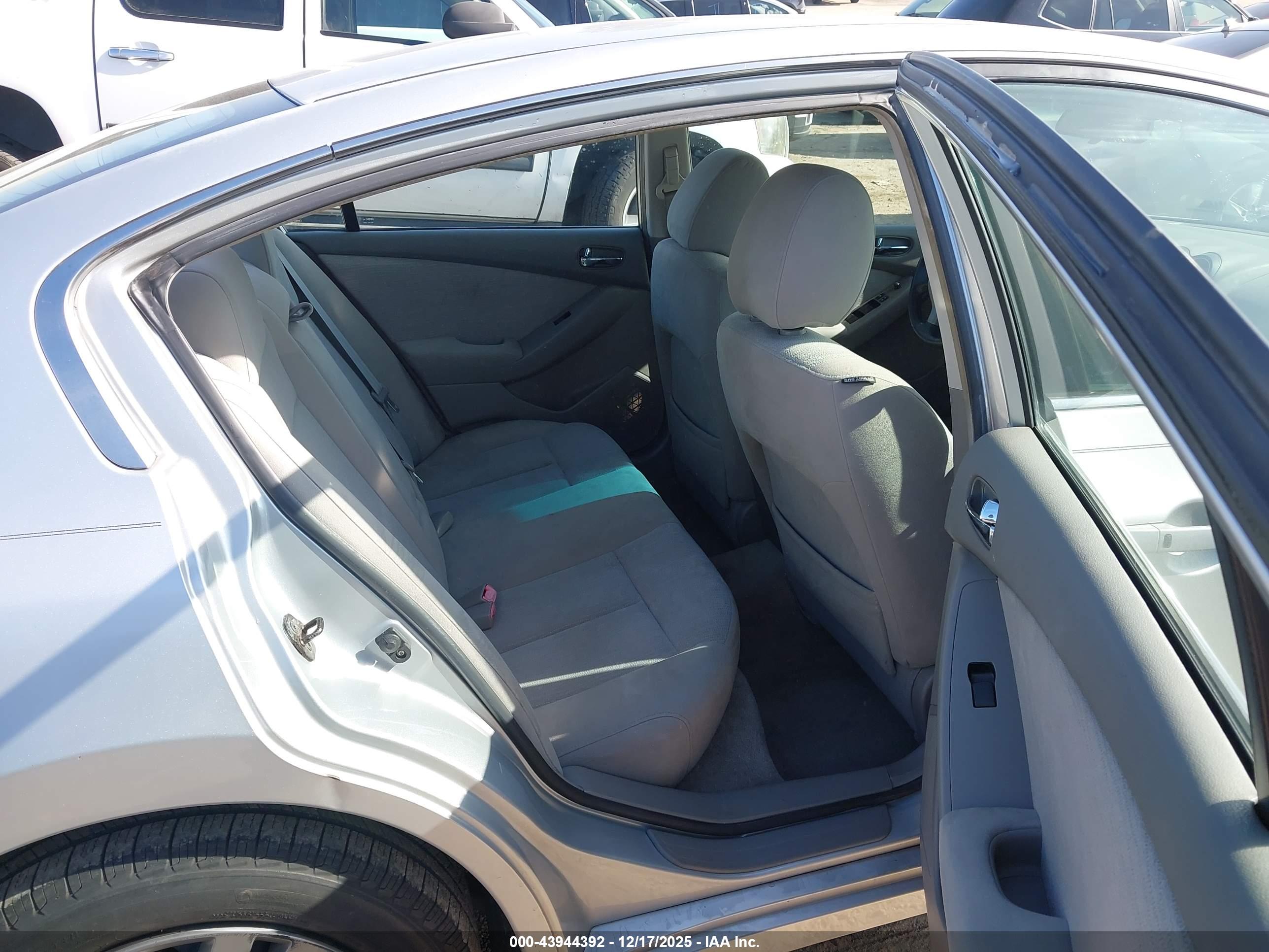NISSAN ALTIMA image 8
