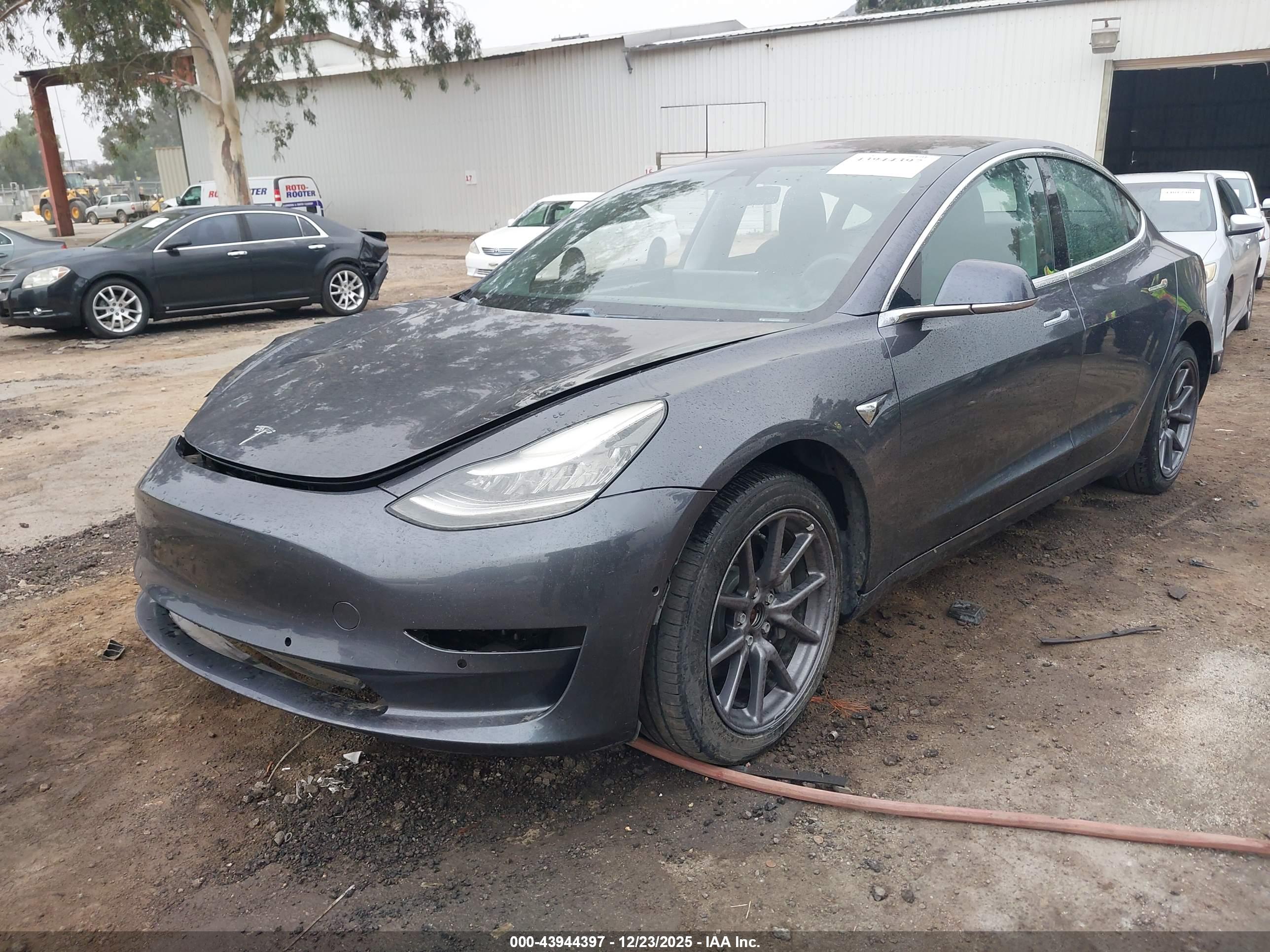 TESLA MODEL image 2