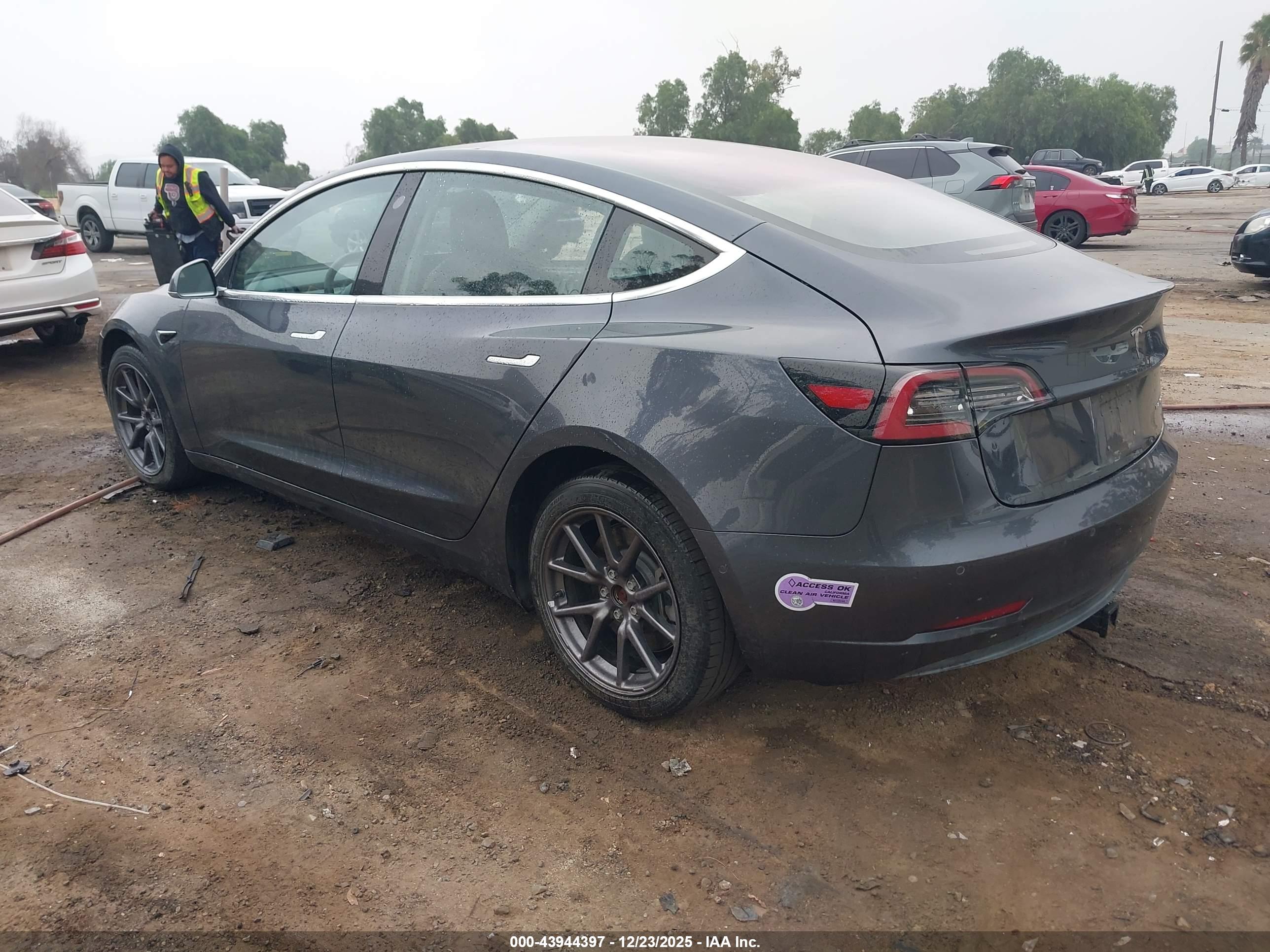 TESLA MODEL image 3