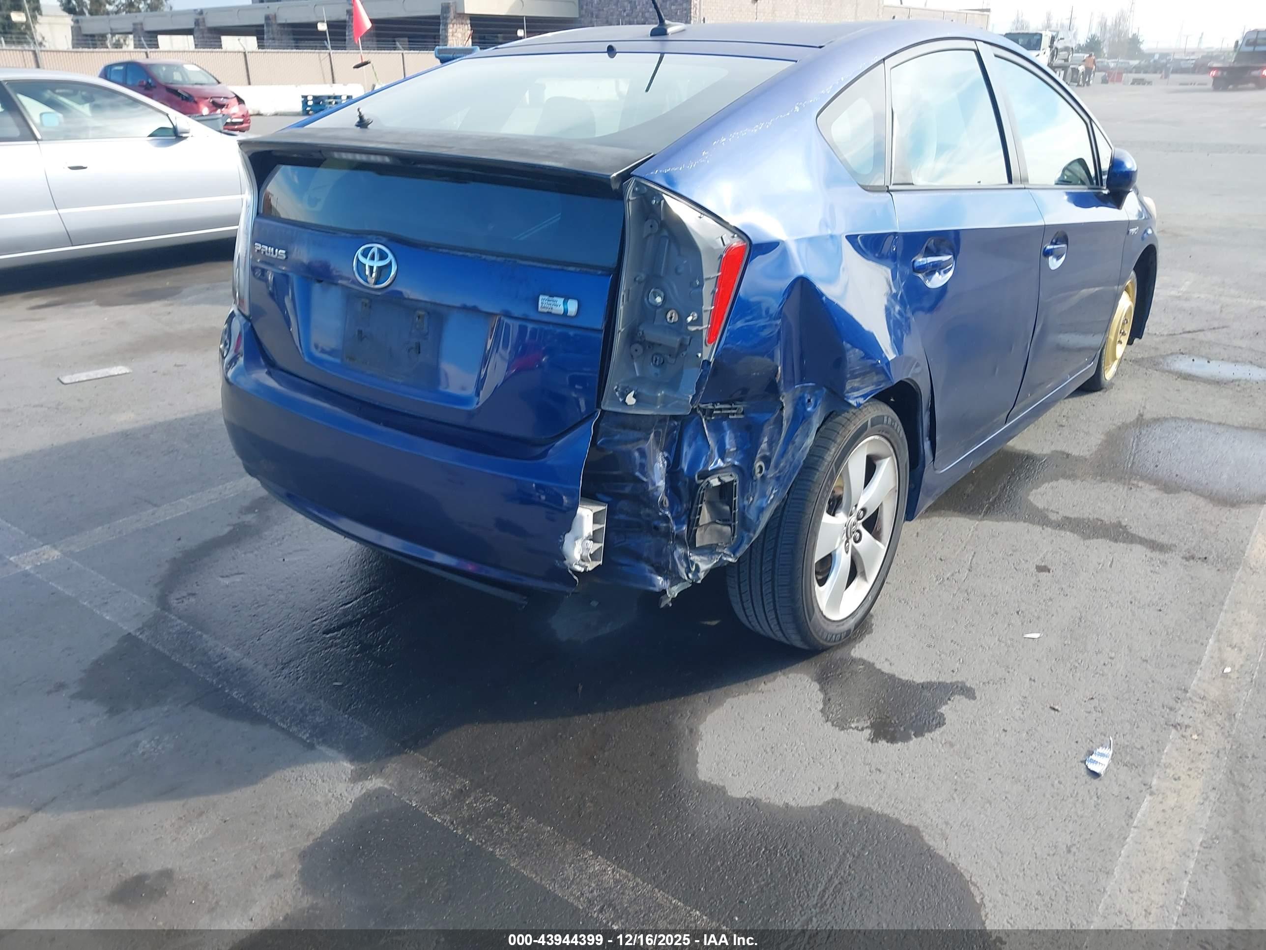 TOYOTA PRIUS image 6