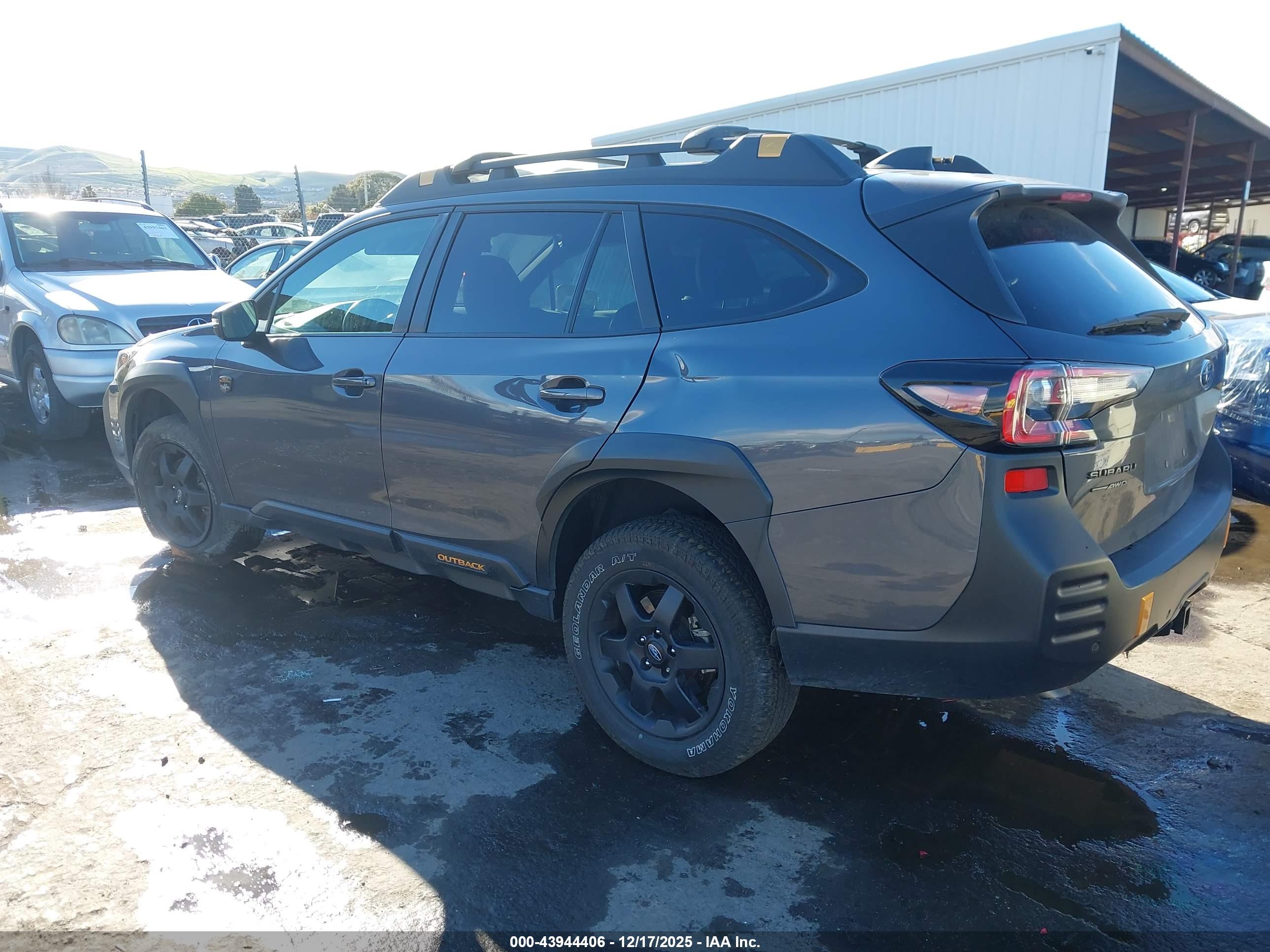 SUBARU OUTBACK image 3