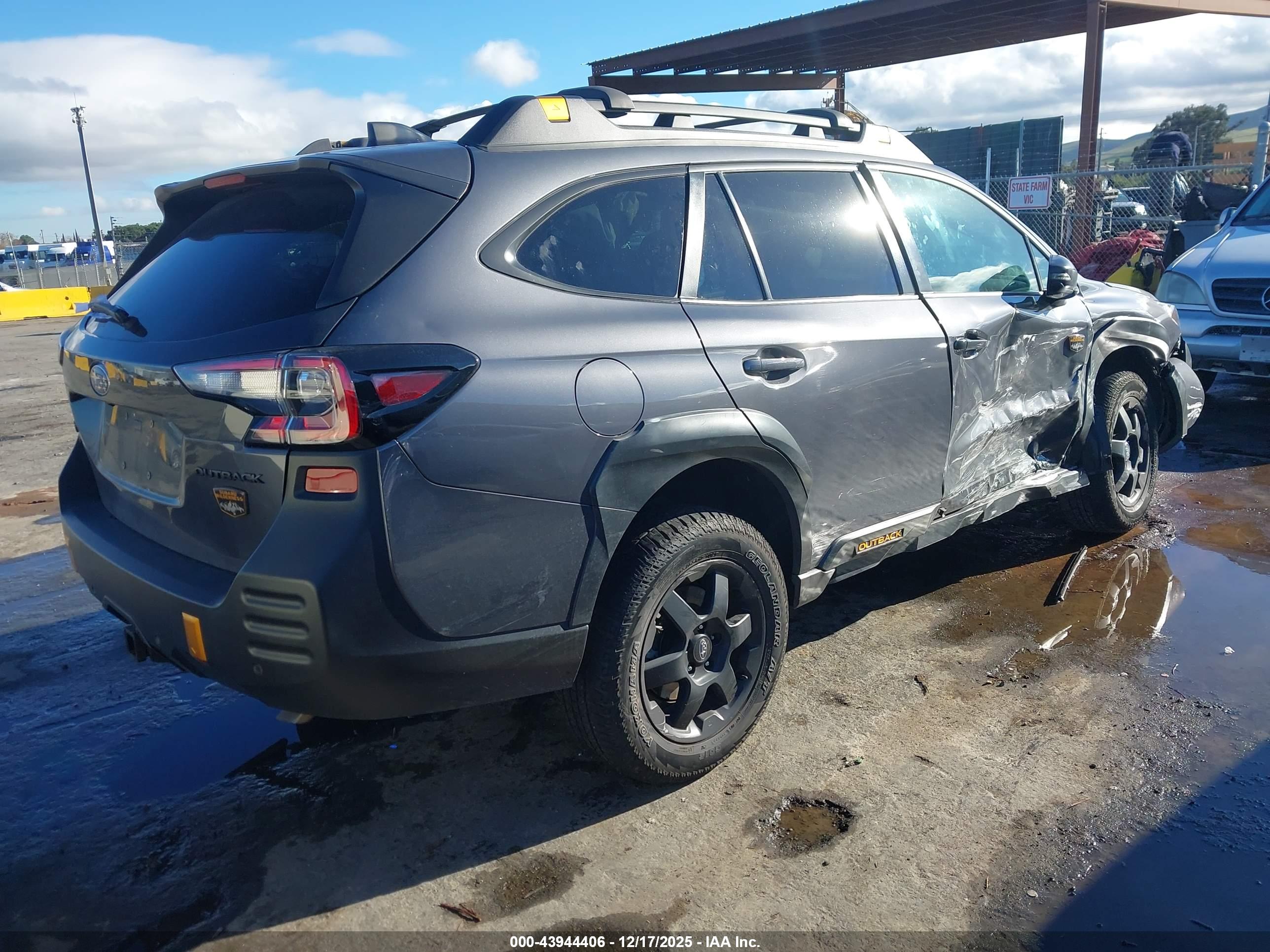 SUBARU OUTBACK image 4