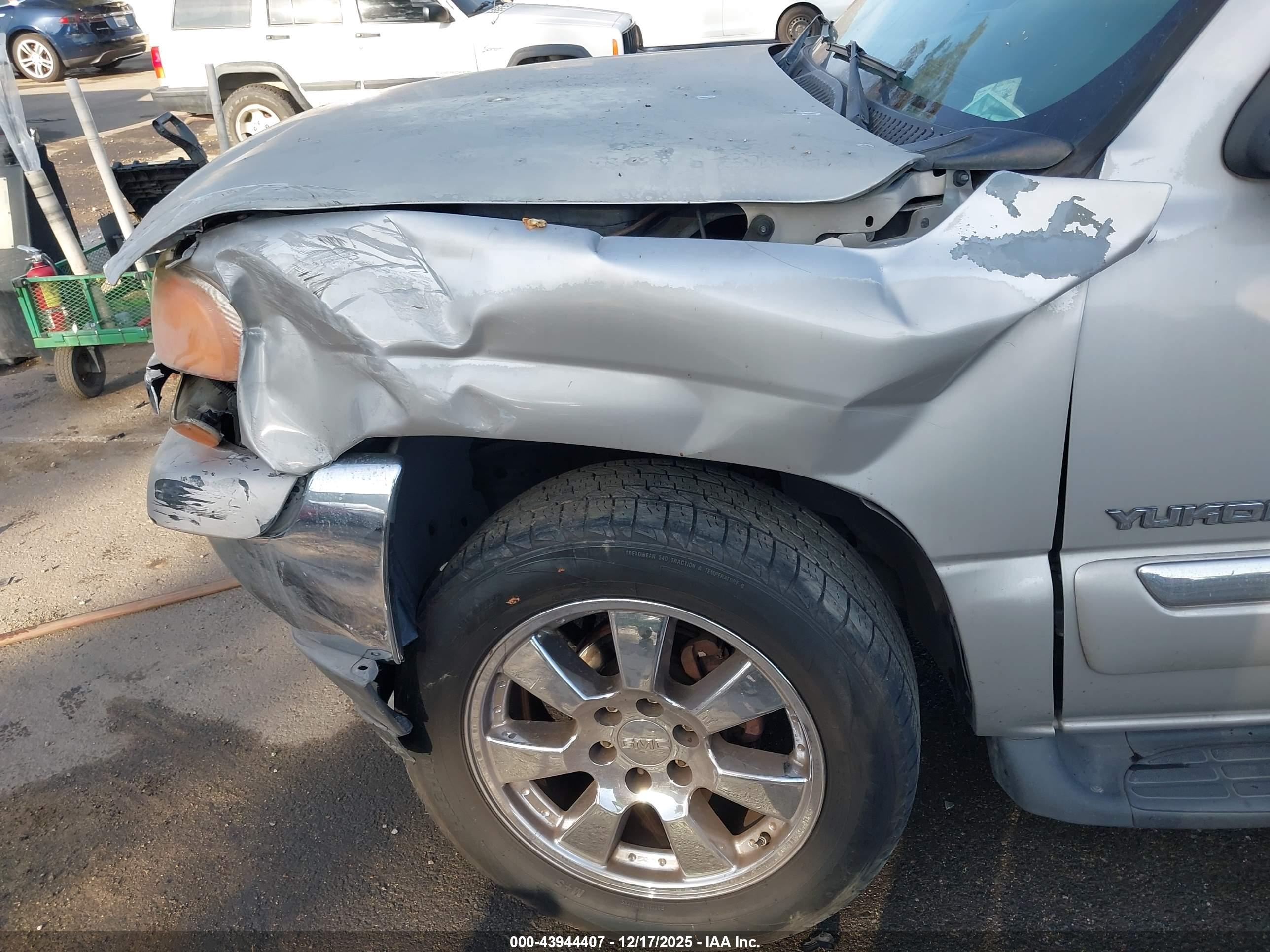 GMC YUKON image 6