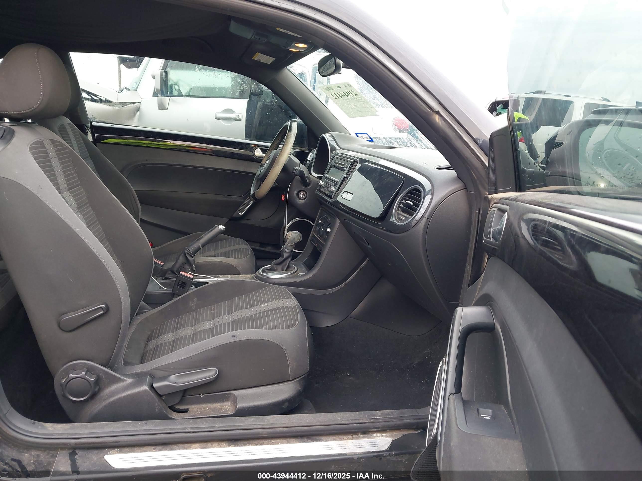 VOLKSWAGEN BEETLE image 5