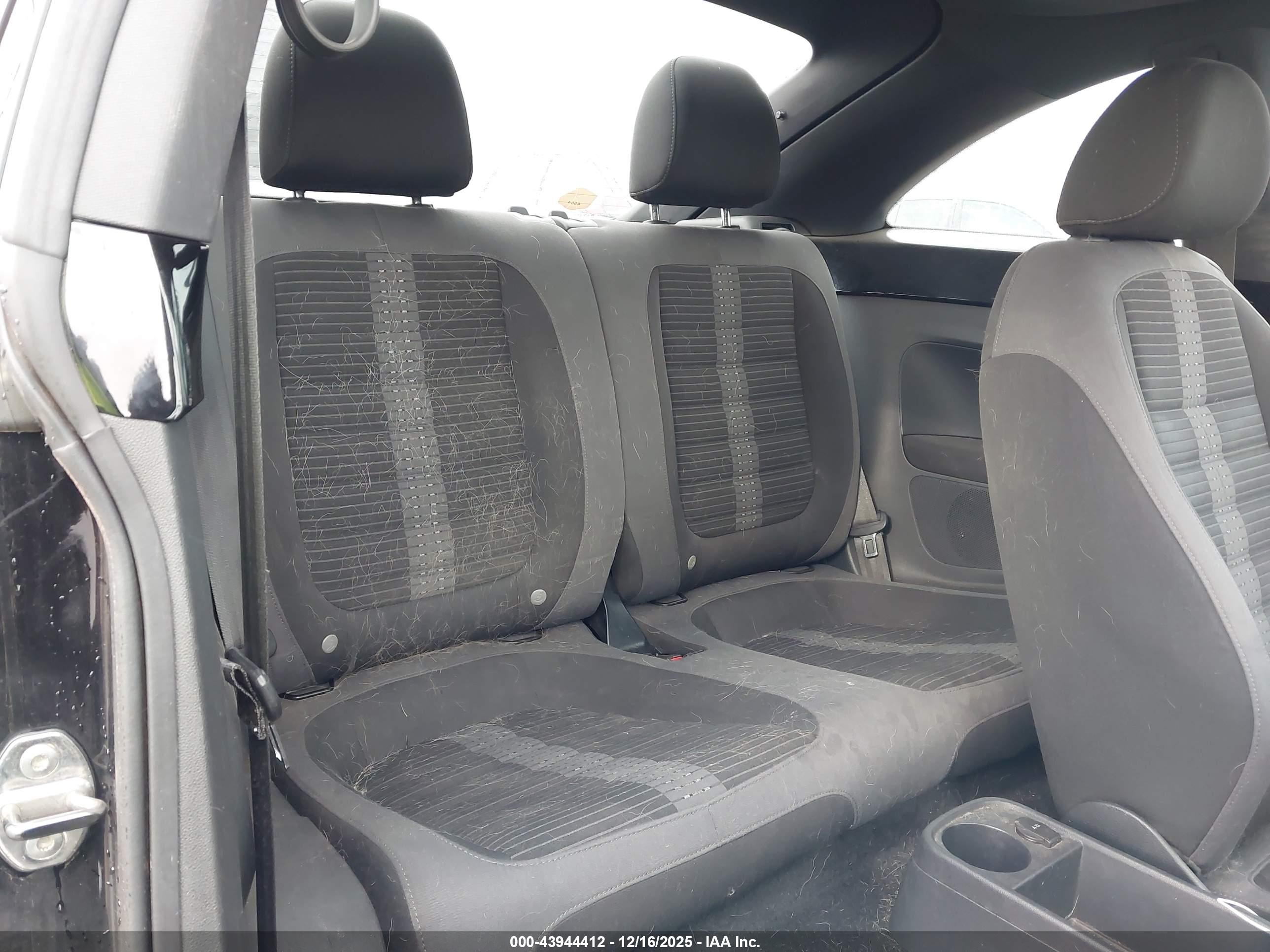 VOLKSWAGEN BEETLE image 8