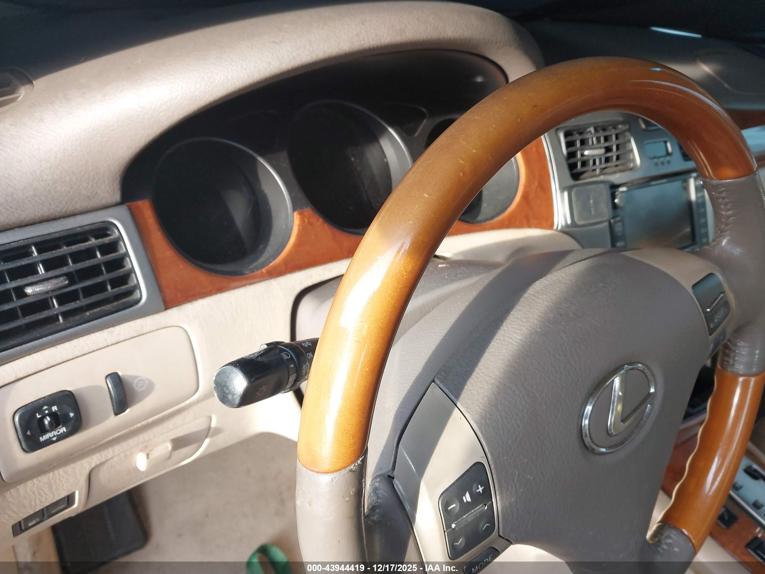 LEXUS ES image 7