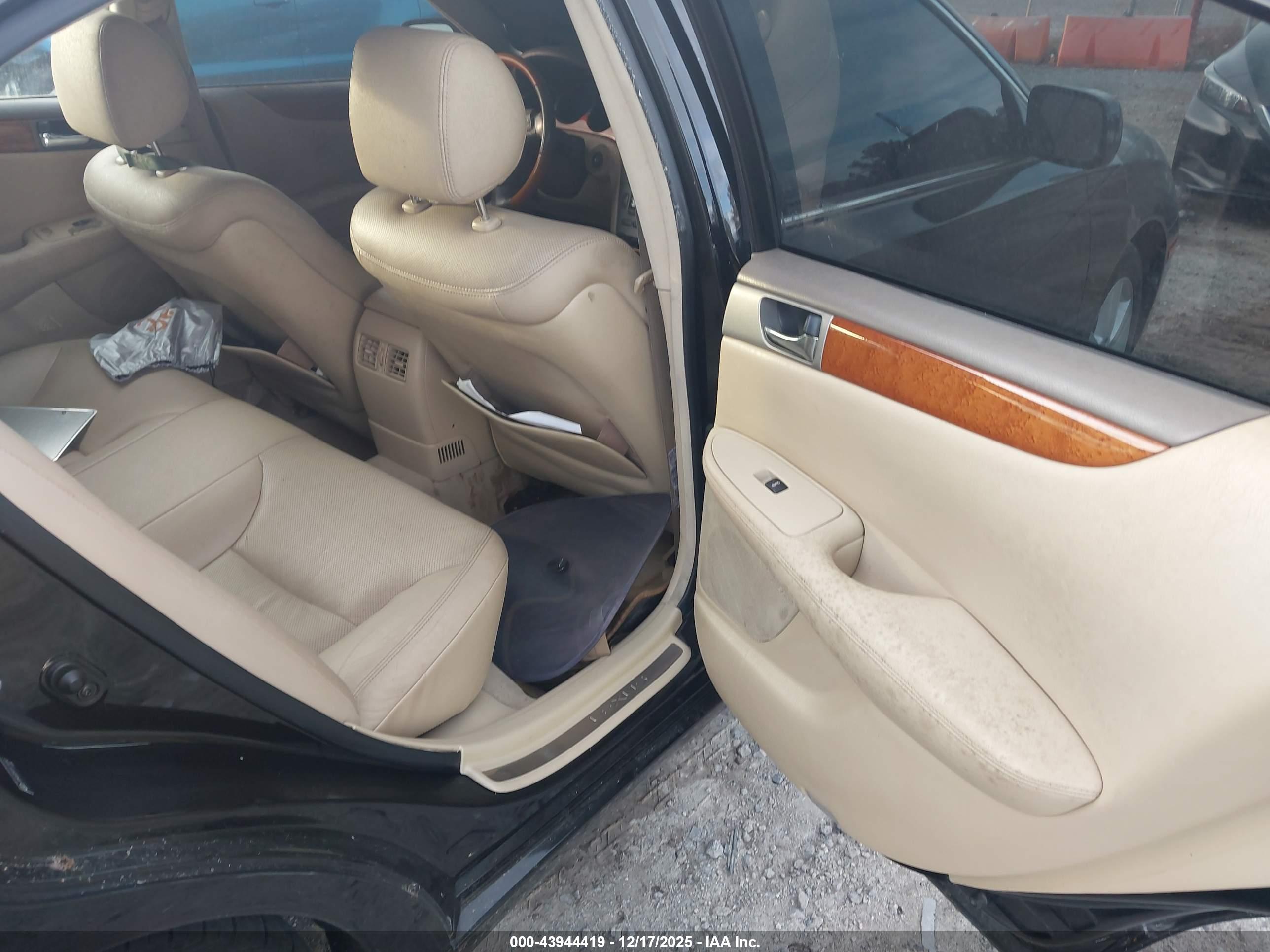 LEXUS ES image 8